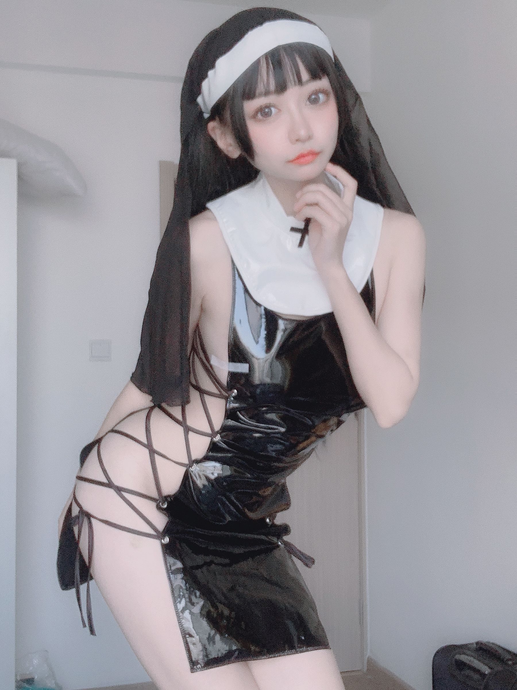 [COS福利] 神本无尾_Aria - 修女