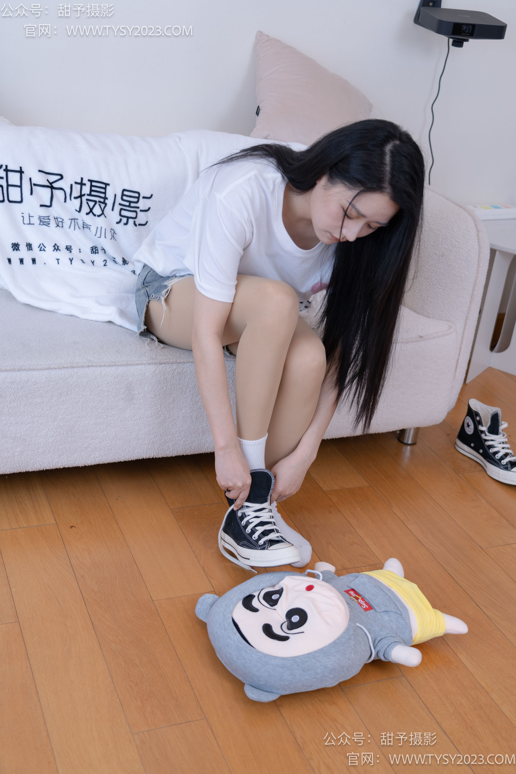 甜予摄影 No.072 澜澜 - 帆布鞋、白棉袜、踩蜡笔小新玩偶剧情