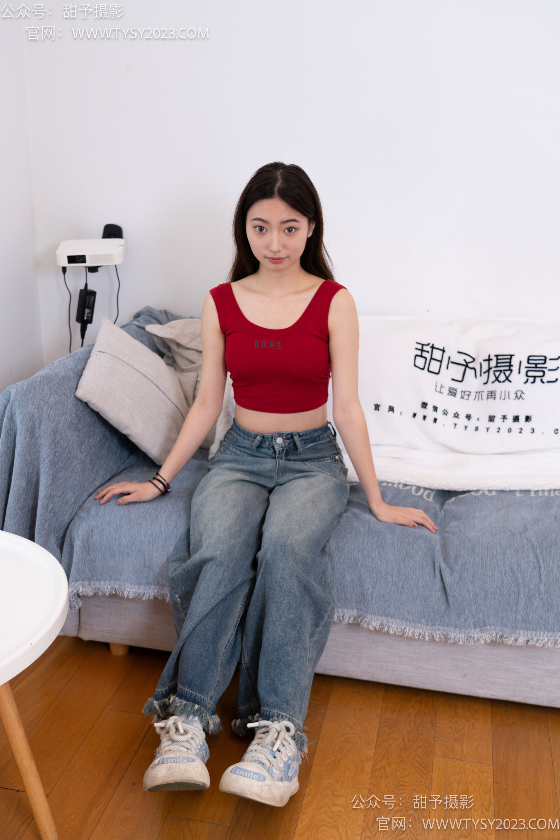 甜予摄影 No.064 雪梨 -帆布鞋、白棉袜、肉丝（脚尖加固款）