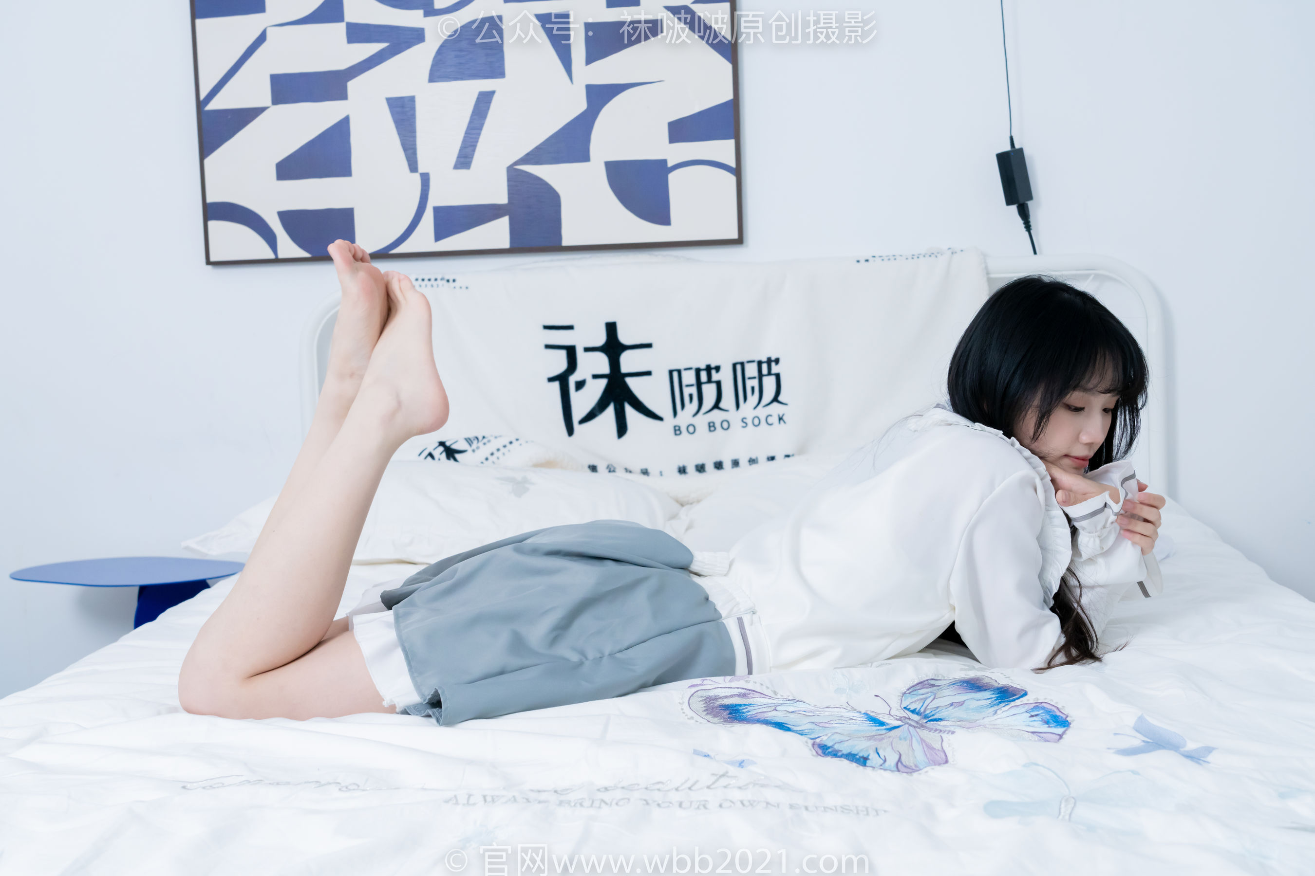 BoBoSocks袜啵啵 No.468 甜甜圈 - 高跟凉鞋、厚白丝、裸足、丝袜和裸足踩蓝莓剧情