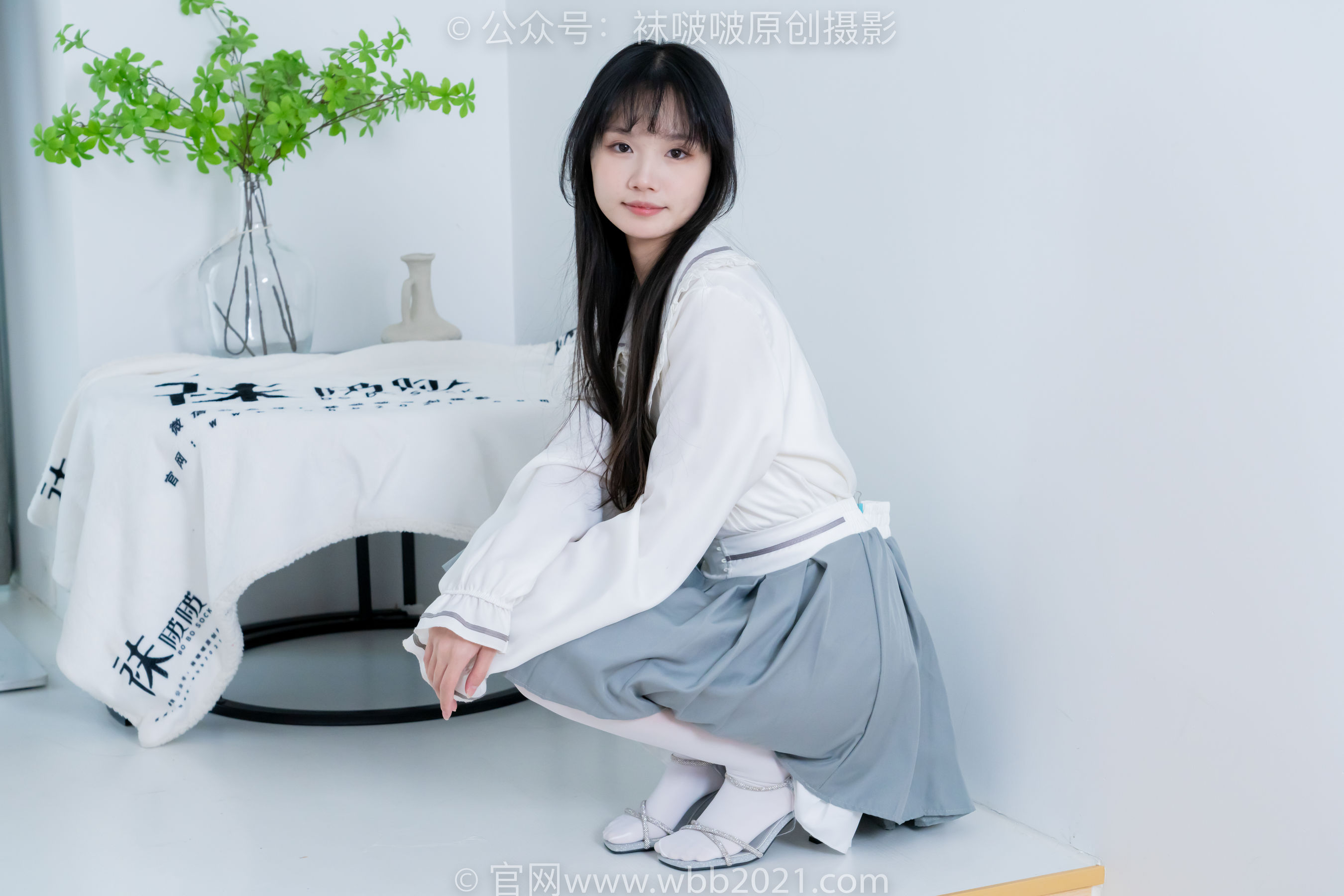 BoBoSocks袜啵啵 No.468 甜甜圈 - 高跟凉鞋、厚白丝、裸足、丝袜和裸足踩蓝莓剧情