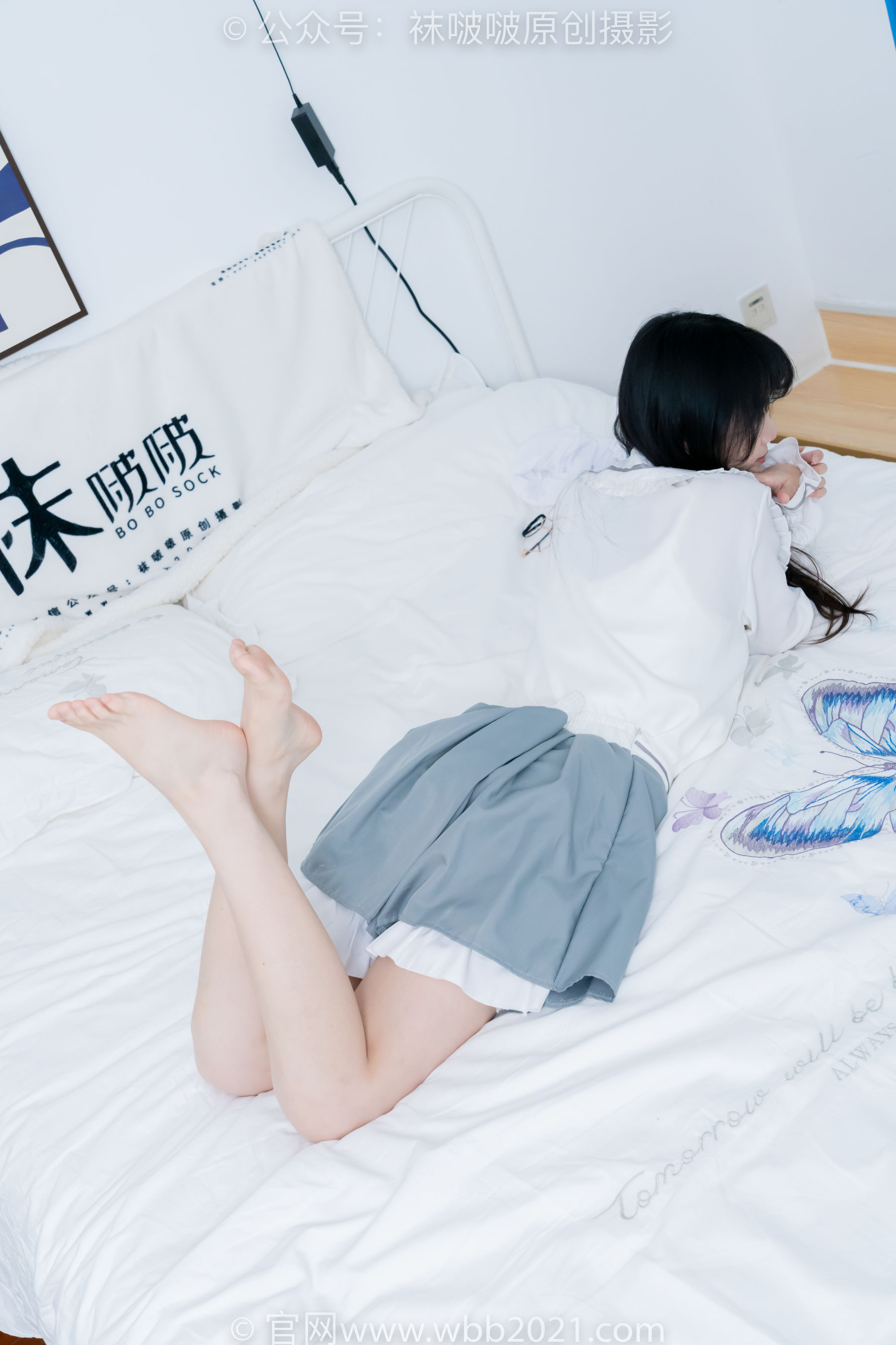 BoBoSocks袜啵啵 No.468 甜甜圈 - 高跟凉鞋、厚白丝、裸足、丝袜和裸足踩蓝莓剧情
