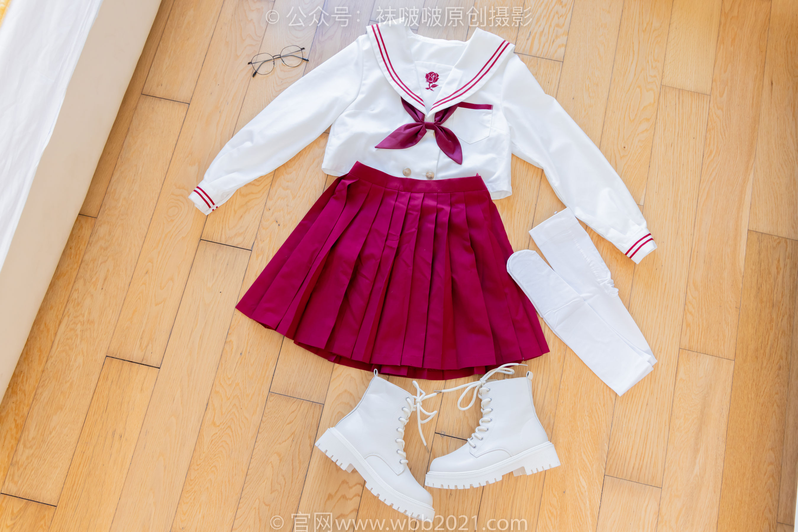 BoBoSocks袜啵啵 No.545 奶油 - 白色马丁靴、厚白丝、jk制服、瑜伽动作时用老头乐挠脚剧情