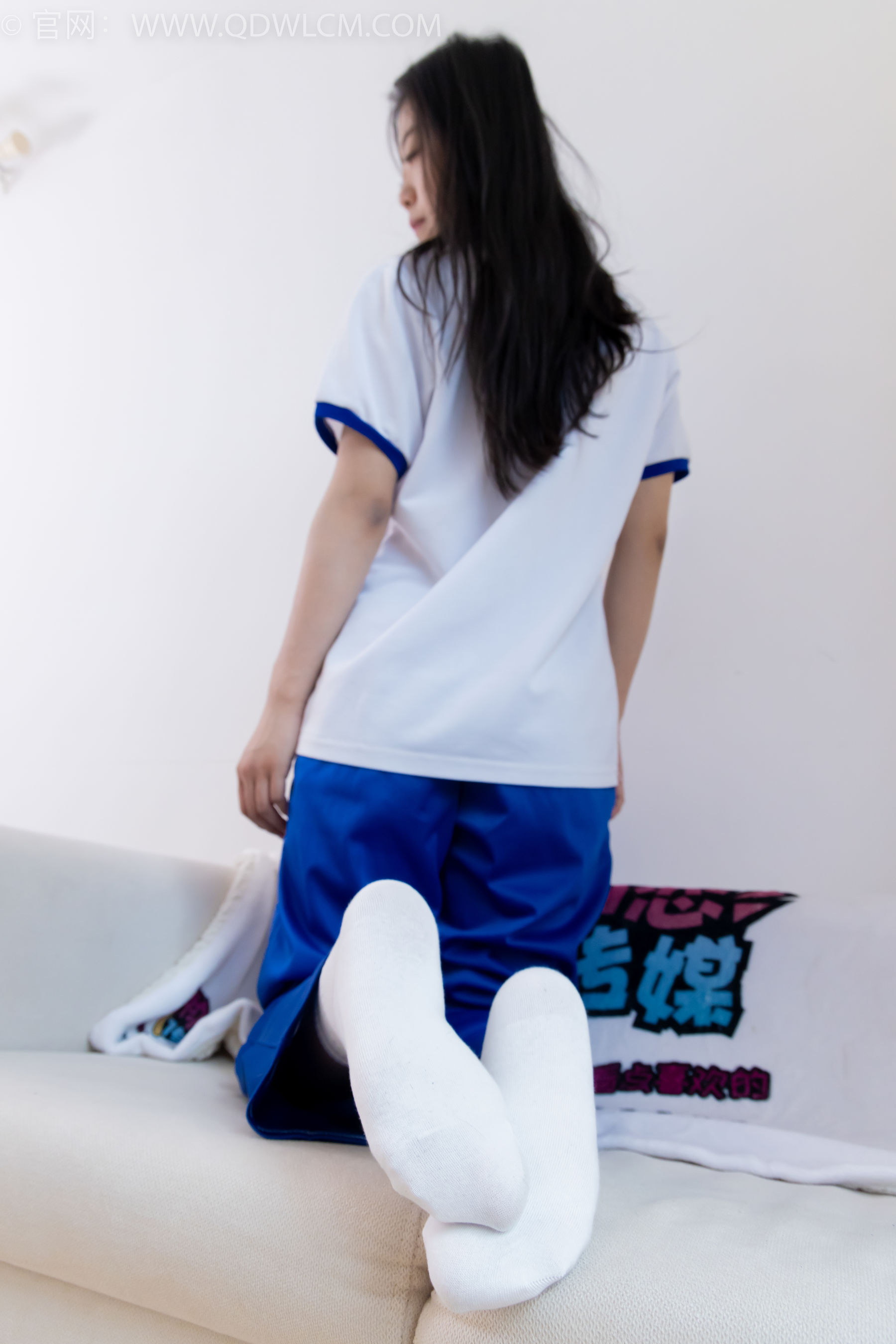 物恋传媒 No.2368 芋头 - 板鞋、白棉袜、裸足