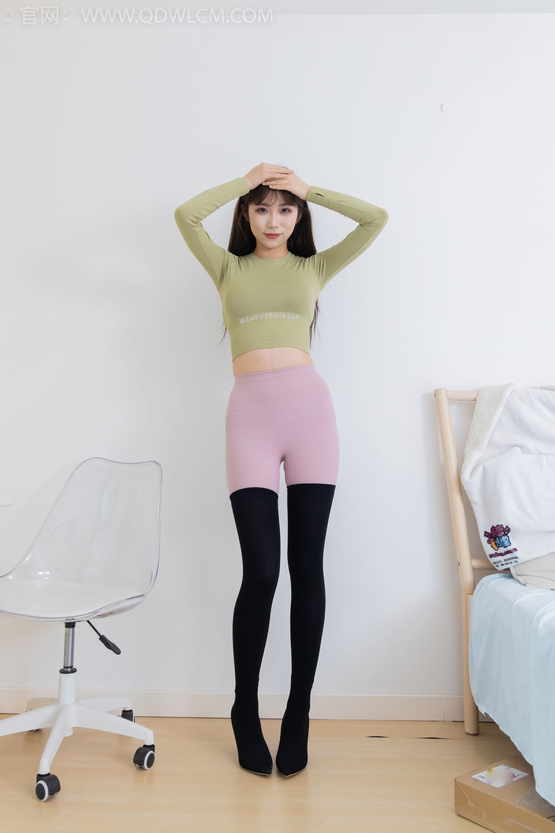 物恋传媒 No.2363 泡泡 - 瑜伽裤、过膝靴、薄白丝