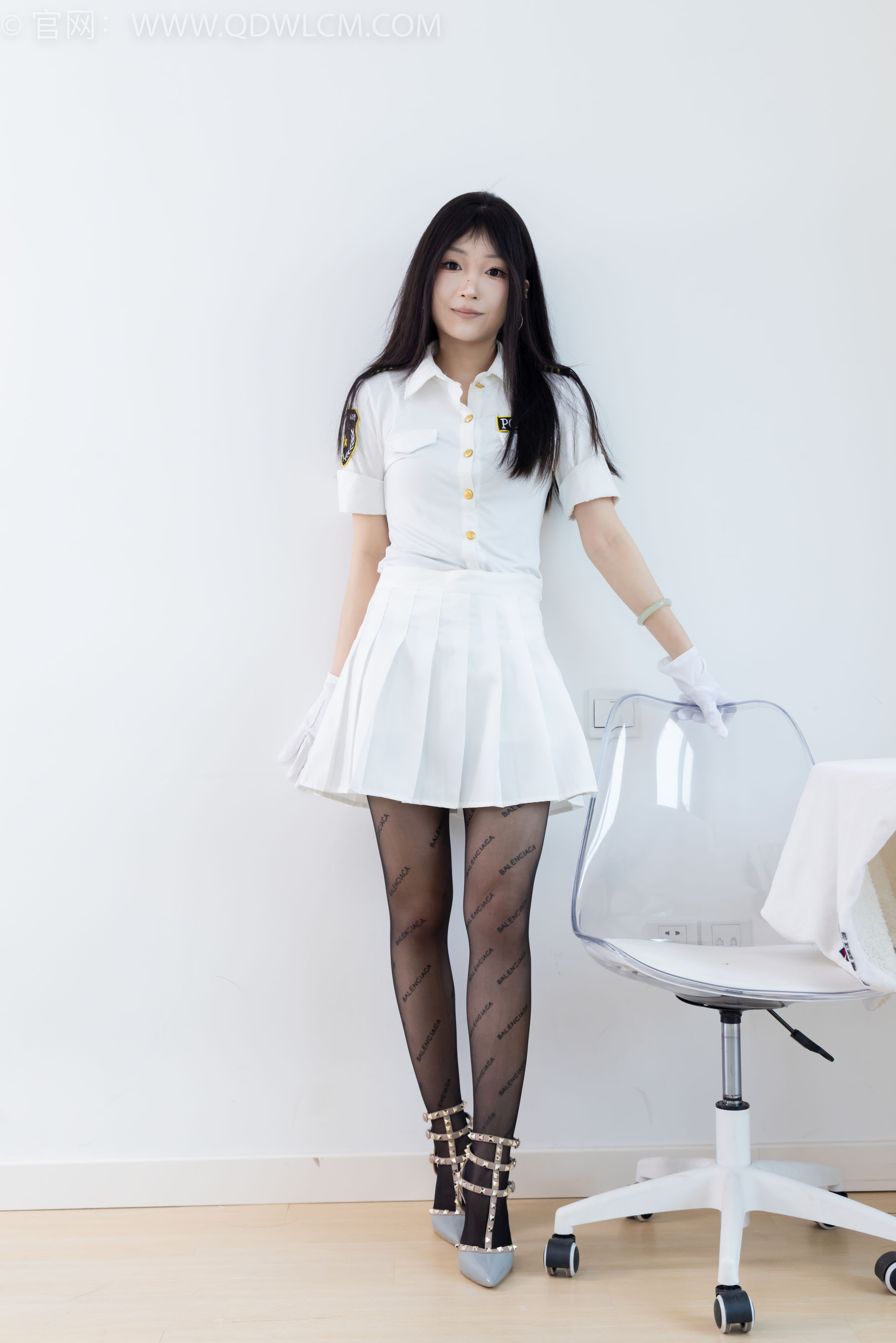 物恋传媒 No.2372 嘟嘟 - 高跟鞋、手套、薄黑丝脚尖加固款、薄肉丝脚尖加固款