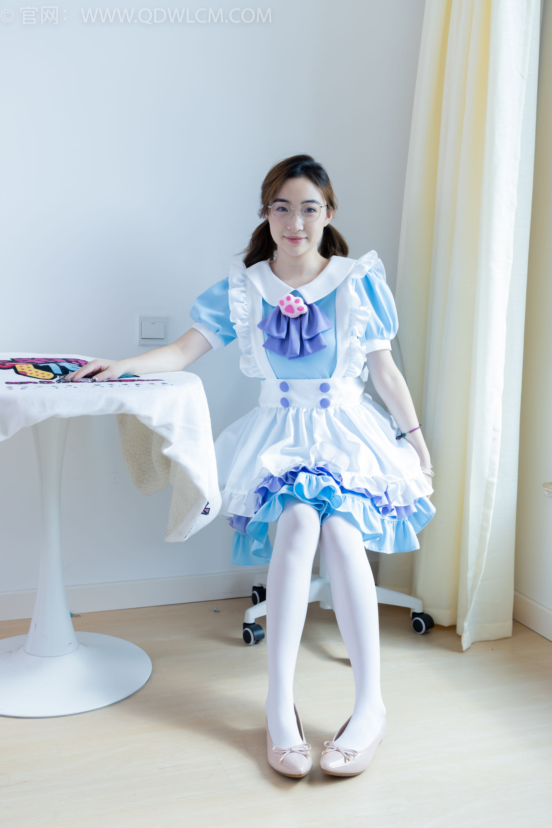 物恋传媒 No.2359 恬恬 - 女仆装、平底鞋、厚白丝、老头乐挠脚剧情