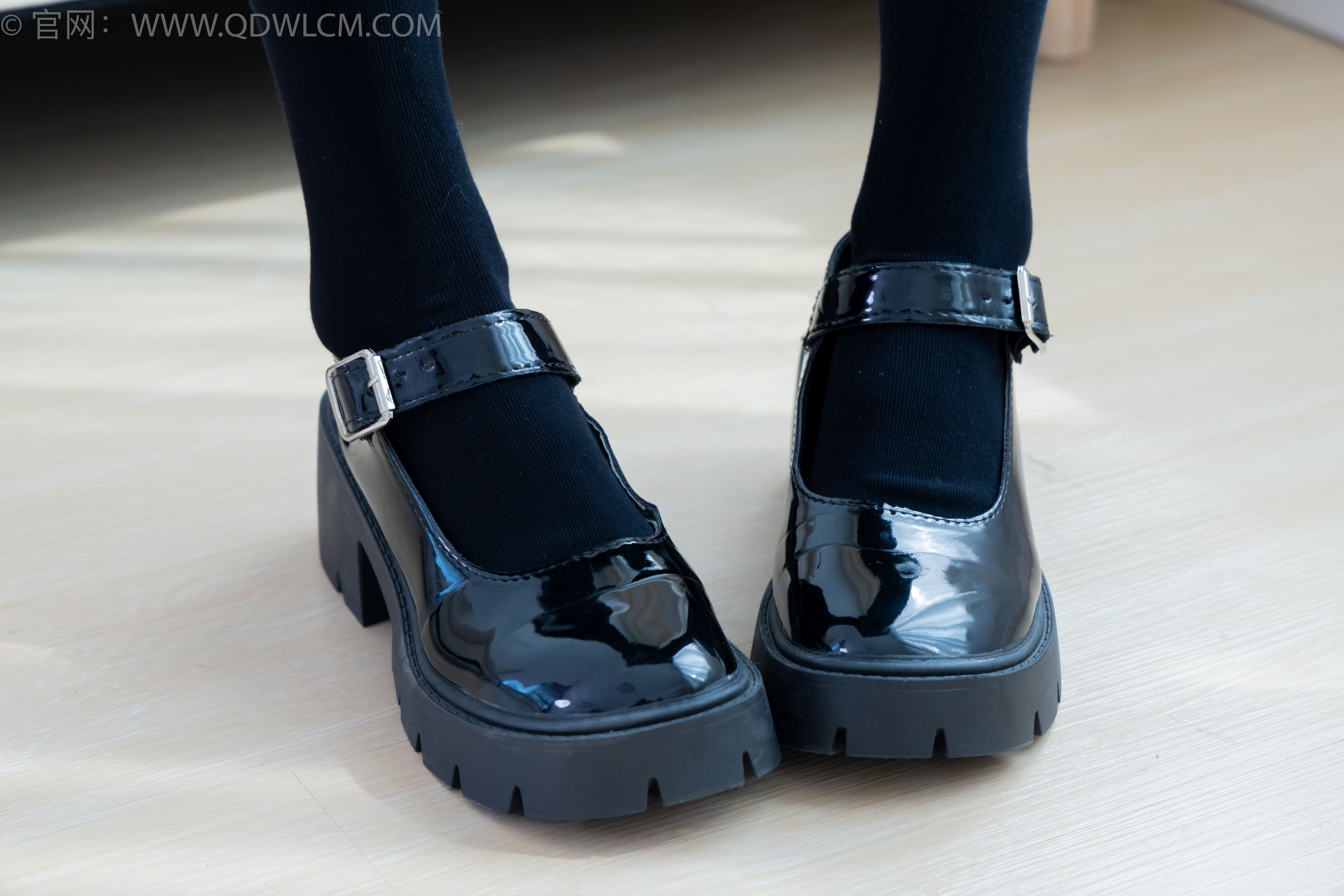 物恋传媒 No.2371 茯苓 - JK制服、皮鞋、拼接过膝袜