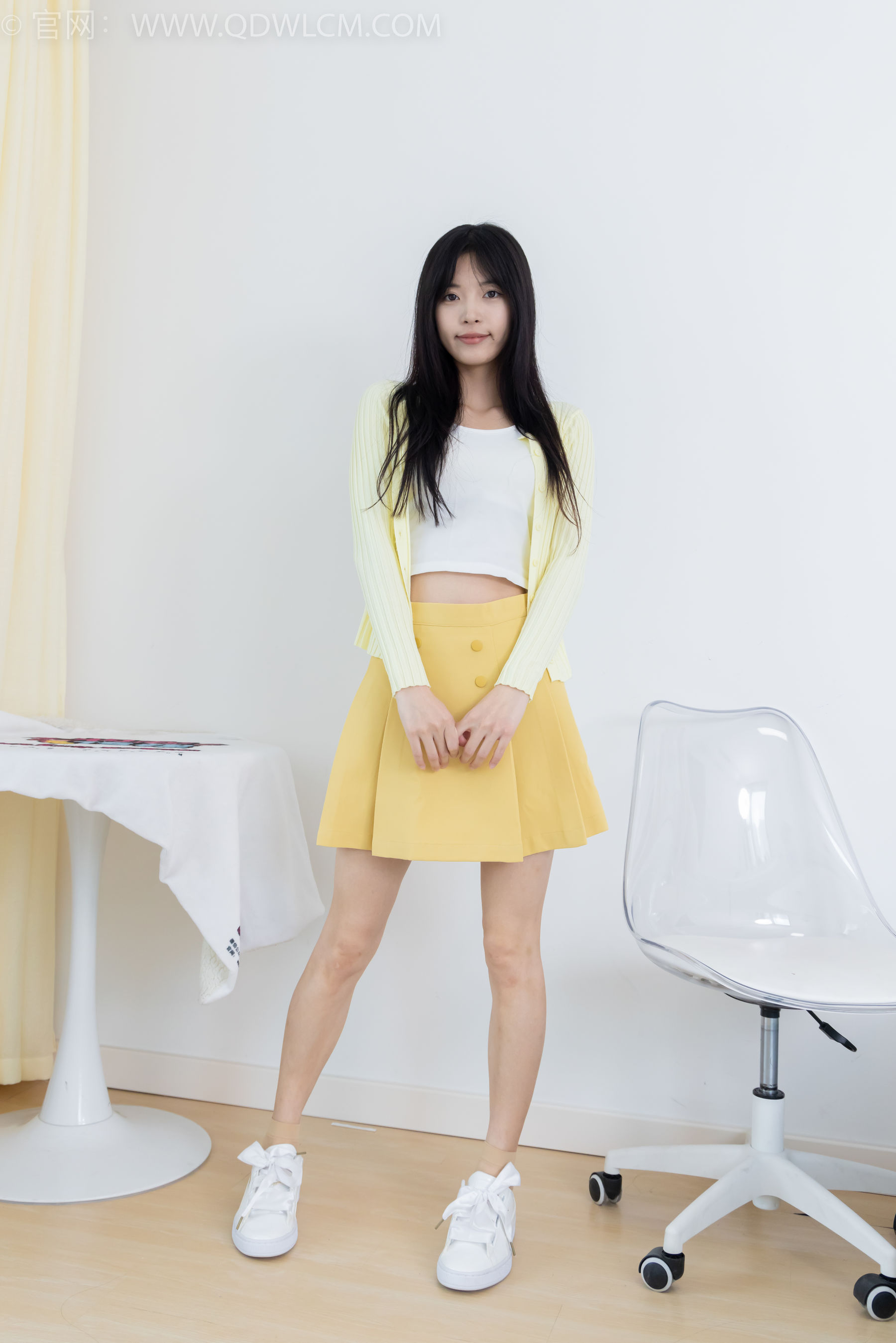 物恋传媒 No.2381 茯苓 - 板鞋、短肉丝、裸足