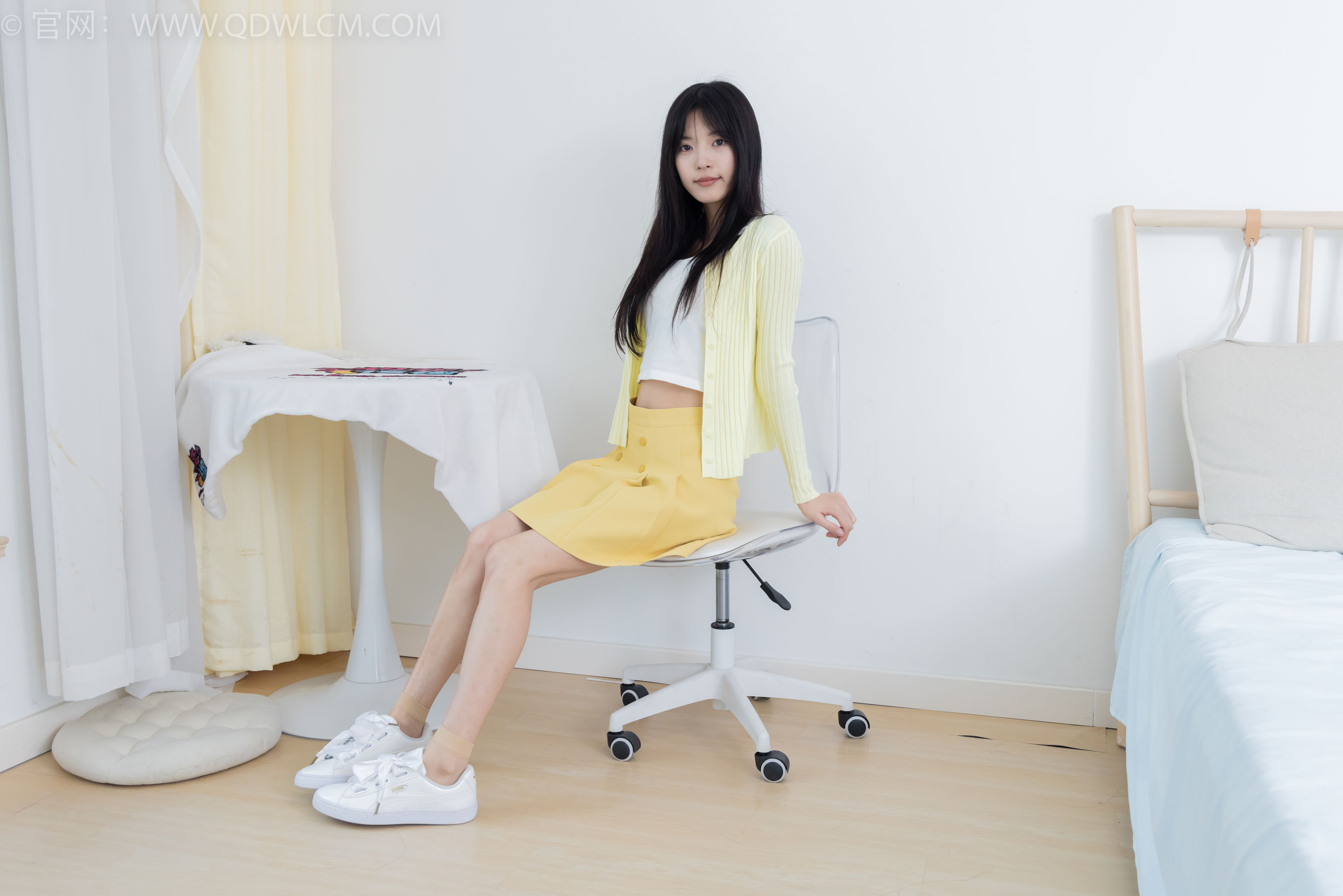 物恋传媒 No.2381 茯苓 - 板鞋、短肉丝、裸足