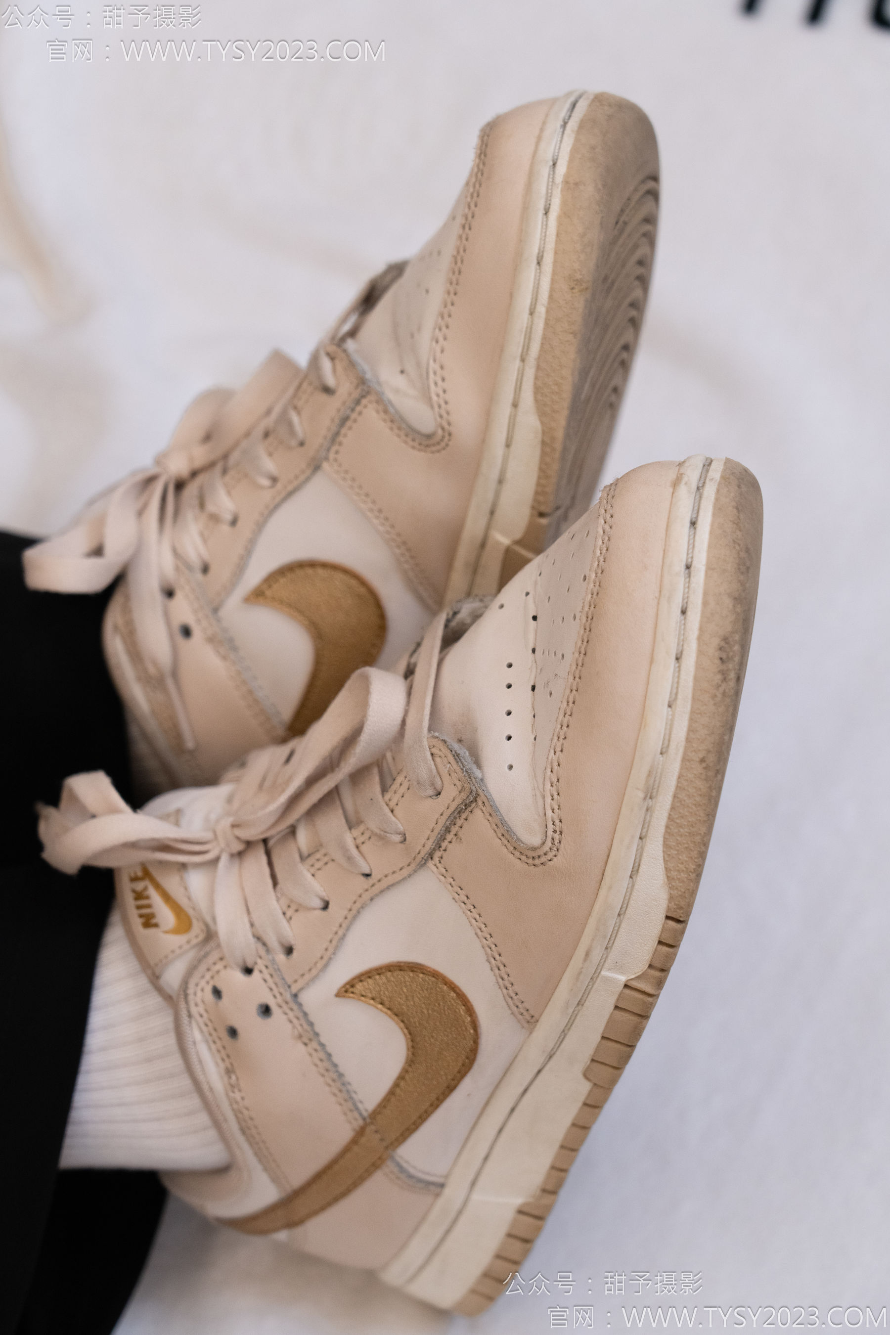 甜予摄影 No.145 思思&小云 - 板鞋、白棉袜、薄肉丝