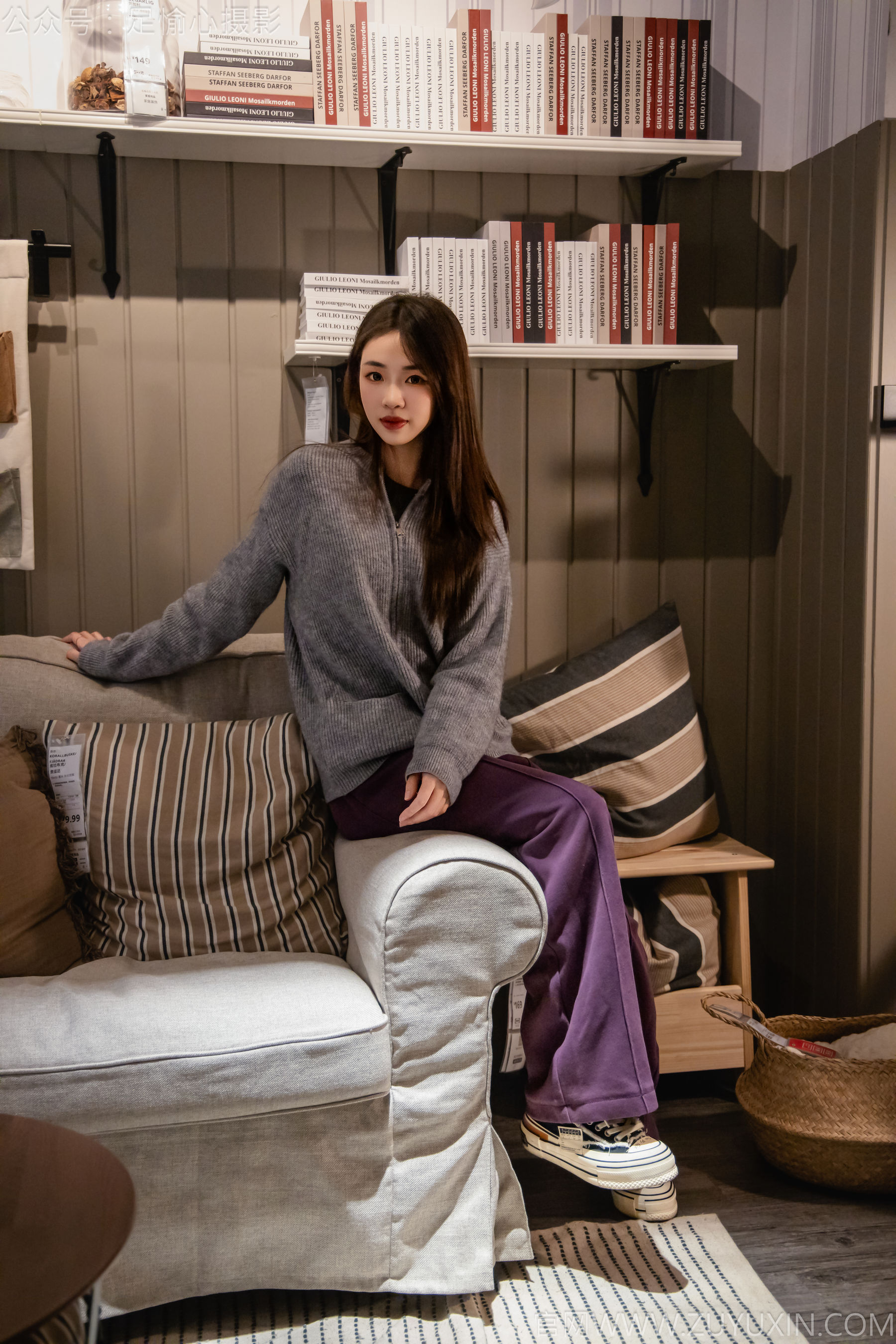 足愉心 No.016 软软 （搭配：灰色线套、紫色长裤、帆布鞋、卡通棉袜、裸足）