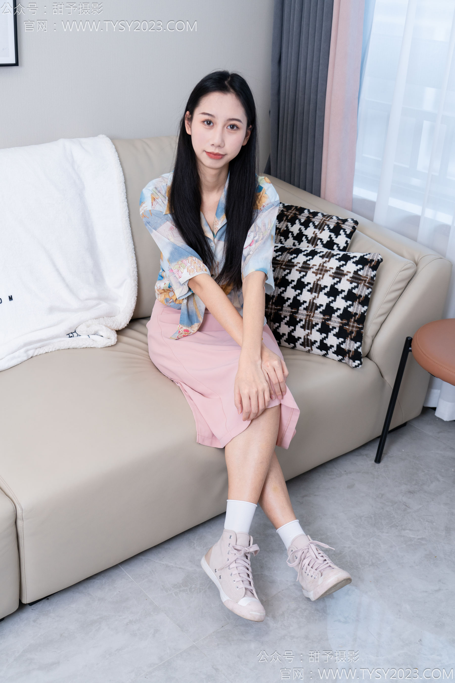 甜予摄影 No.186 娃娃 - 帆布鞋、白棉袜、裸足
