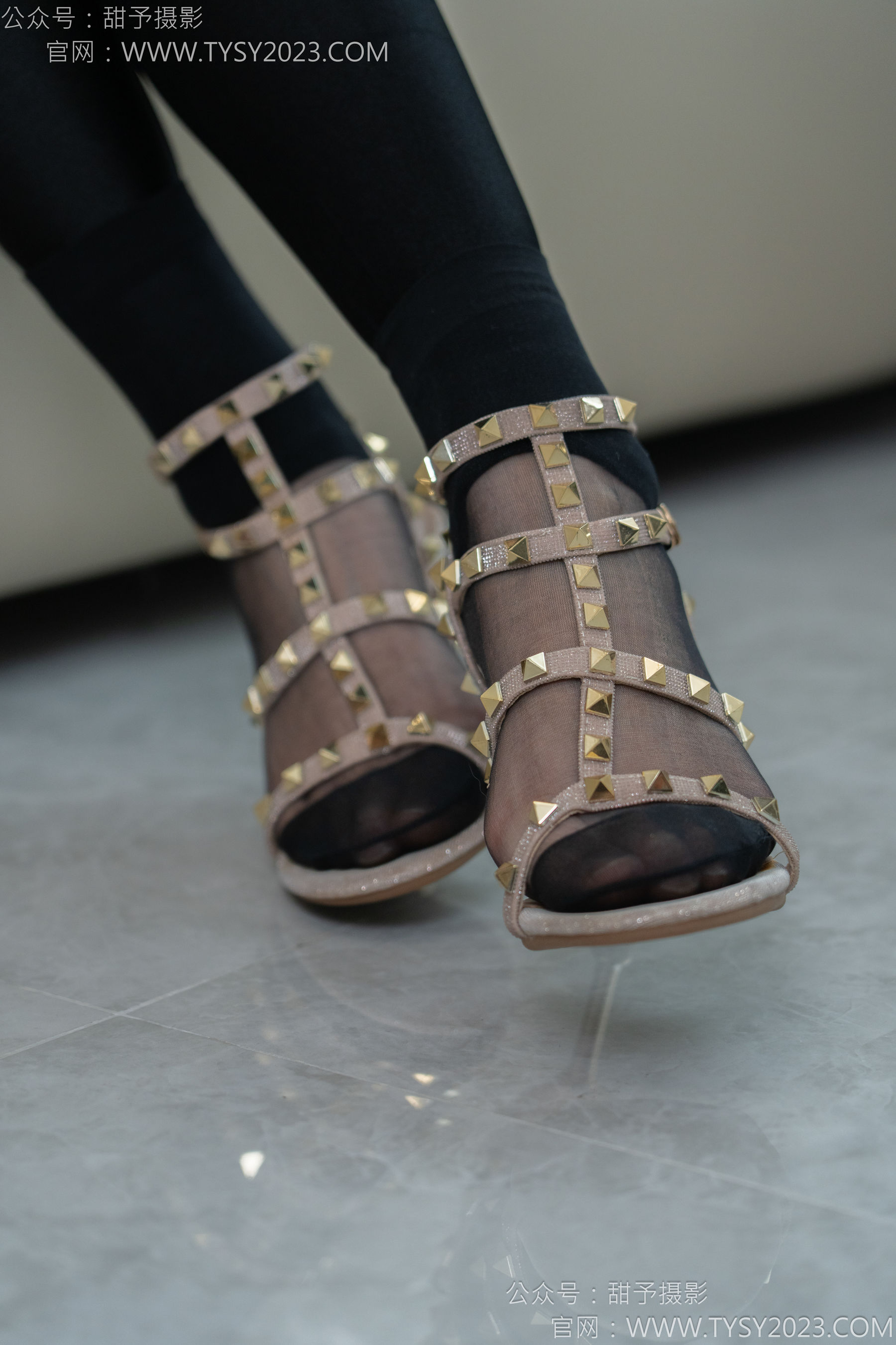 甜予摄影 No.158 梦梦 - 高跟鞋、短肉丝、短黑丝、裸足