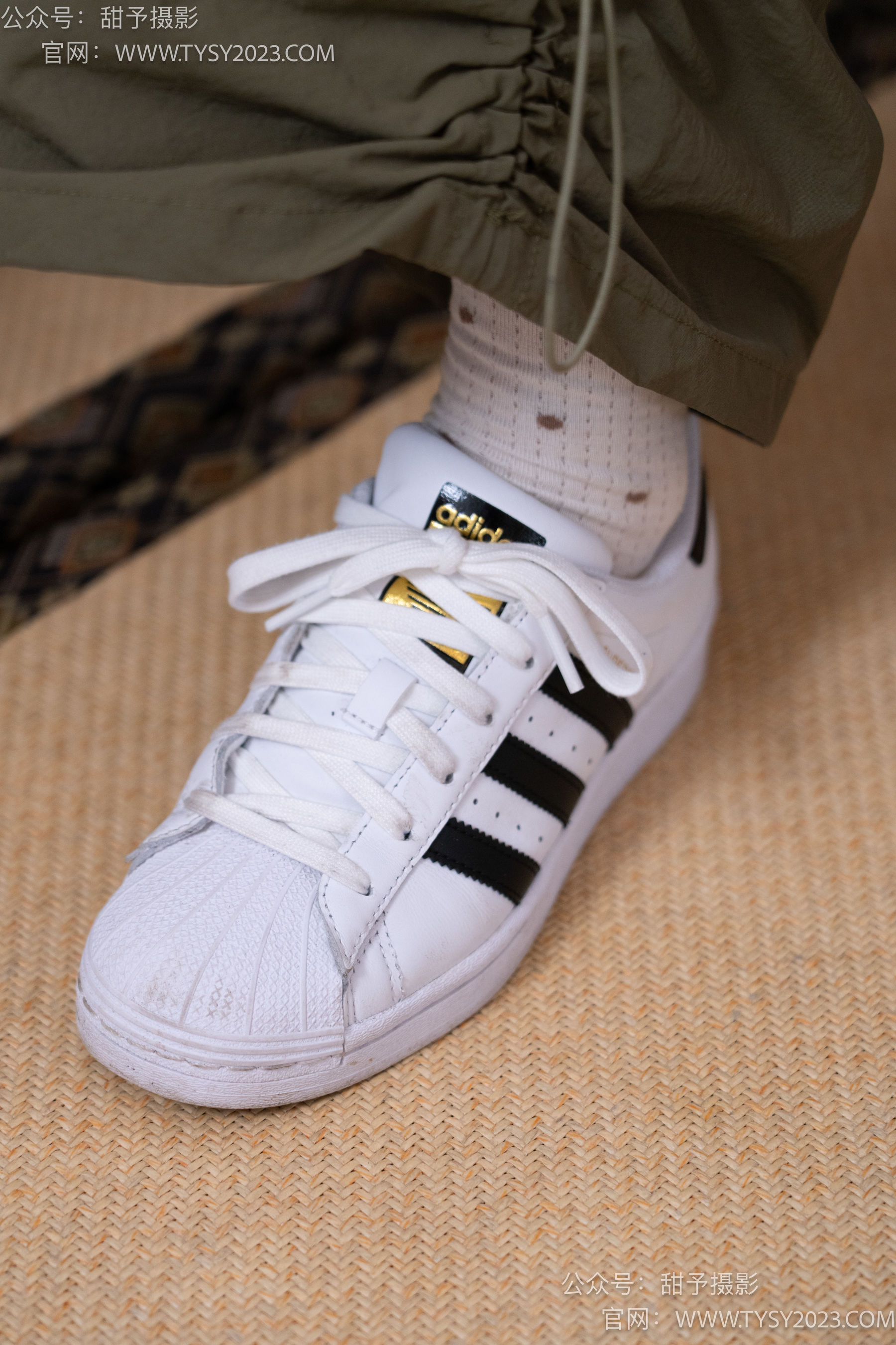 甜予摄影 No.161 双双 - 板鞋、白棉袜、裸足