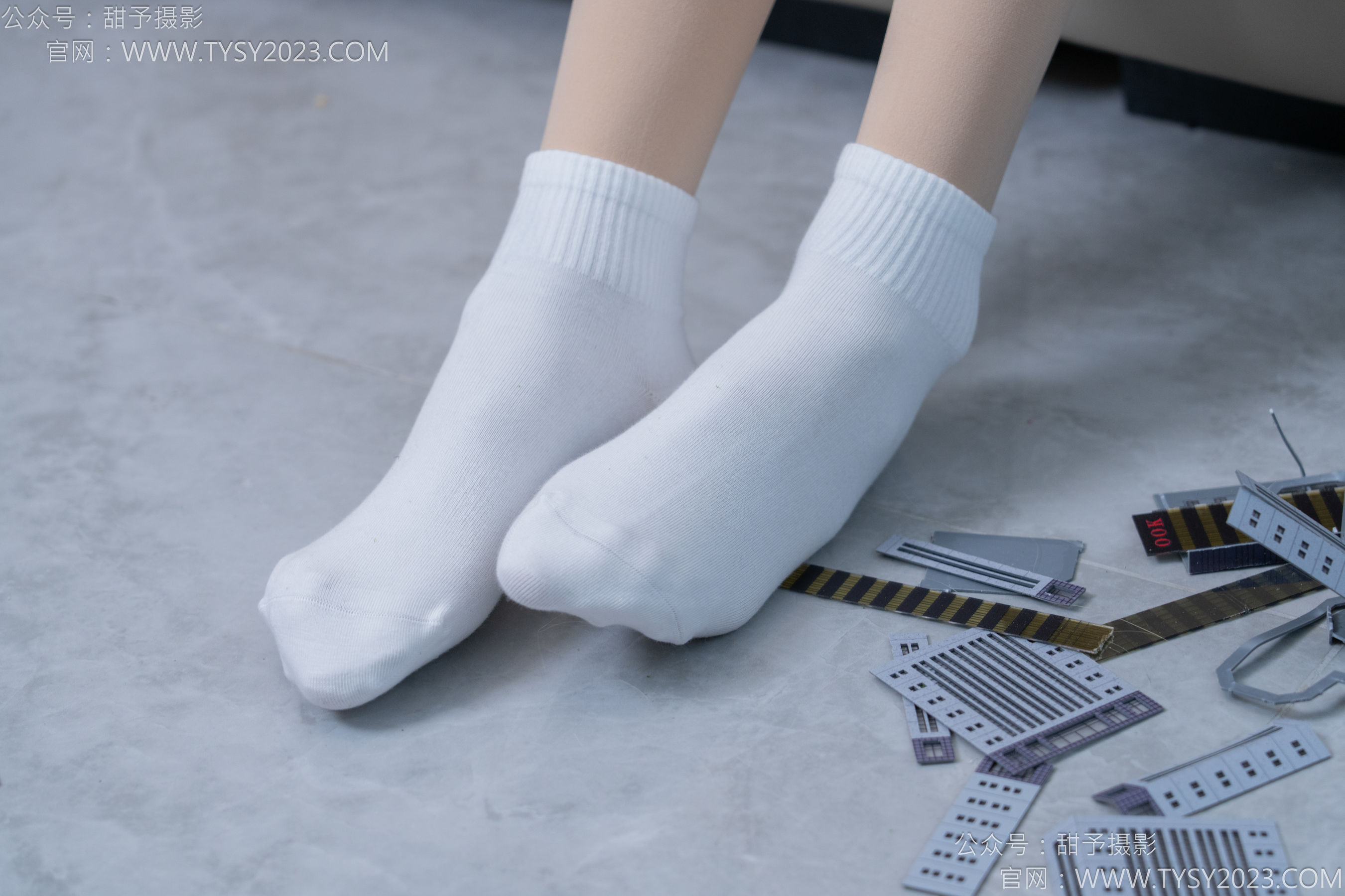 甜予摄影 No.182 珞珞 - 板鞋、白棉袜、厚肉丝、小人国剧情