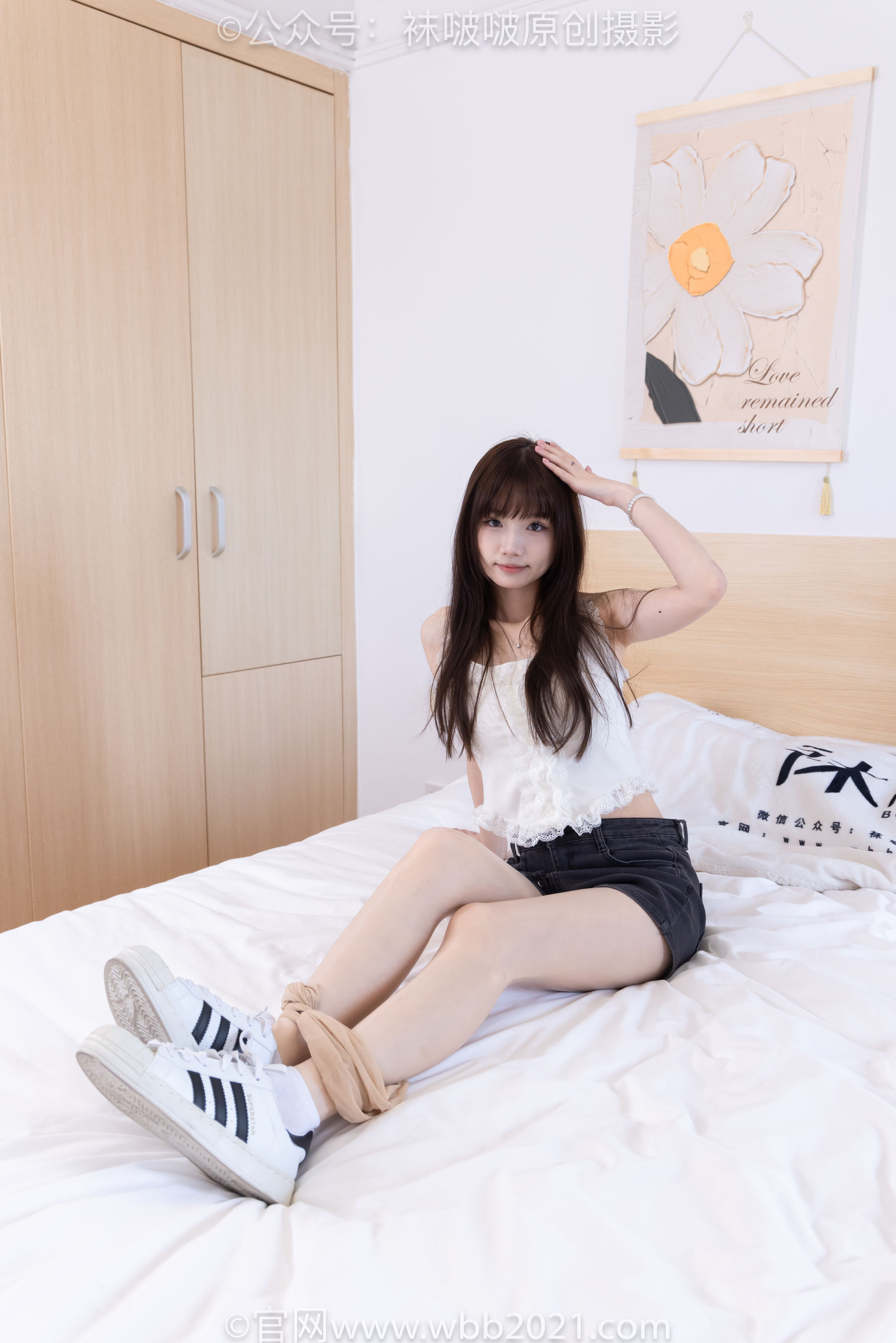 BoBoSocks袜啵啵 No.570 甜甜圈 - 板鞋、白棉袜、油亮肉丝