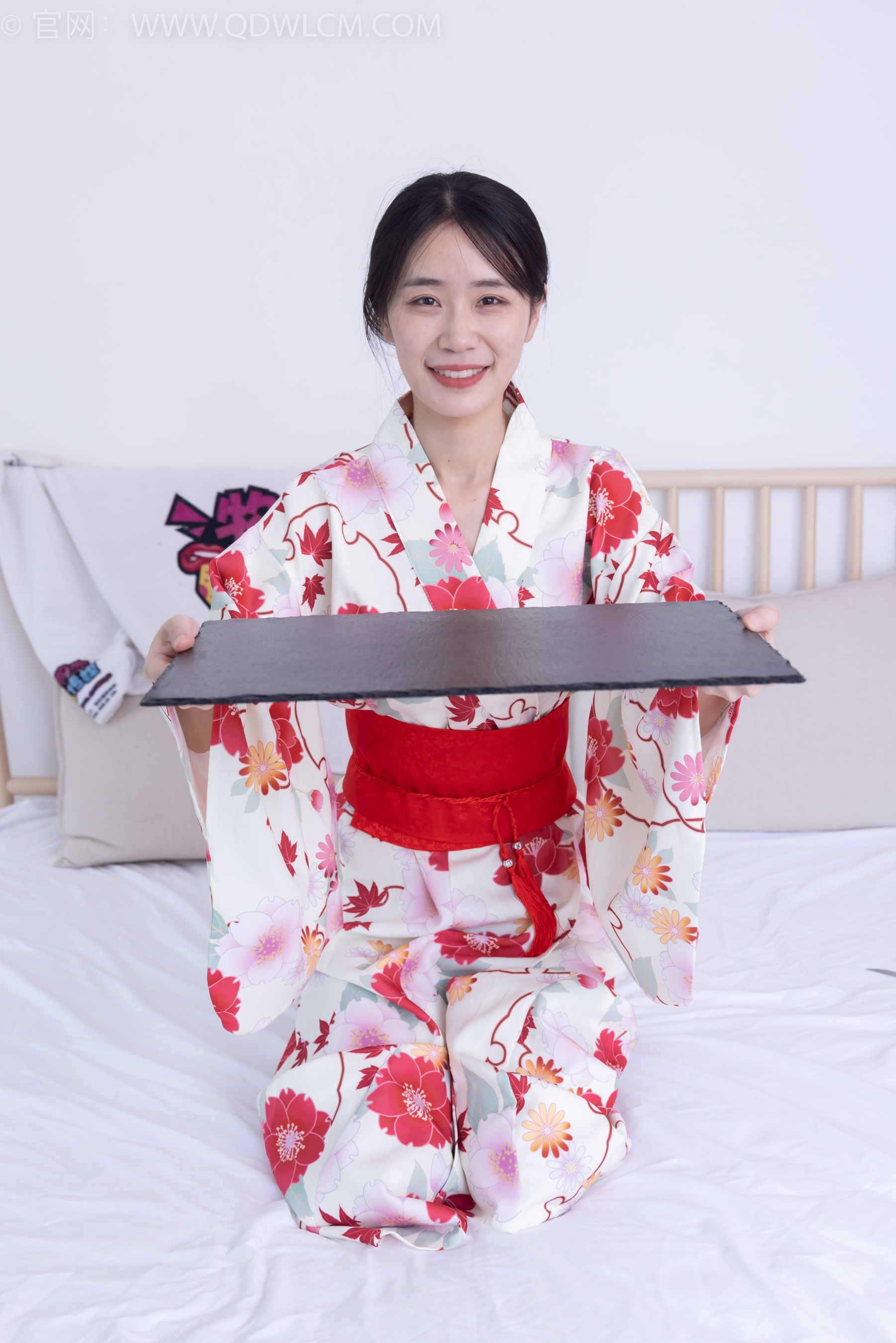 物恋传媒 No.2385 菜菜 - 木屐、短白丝、裸足、和服浴衣、裸足