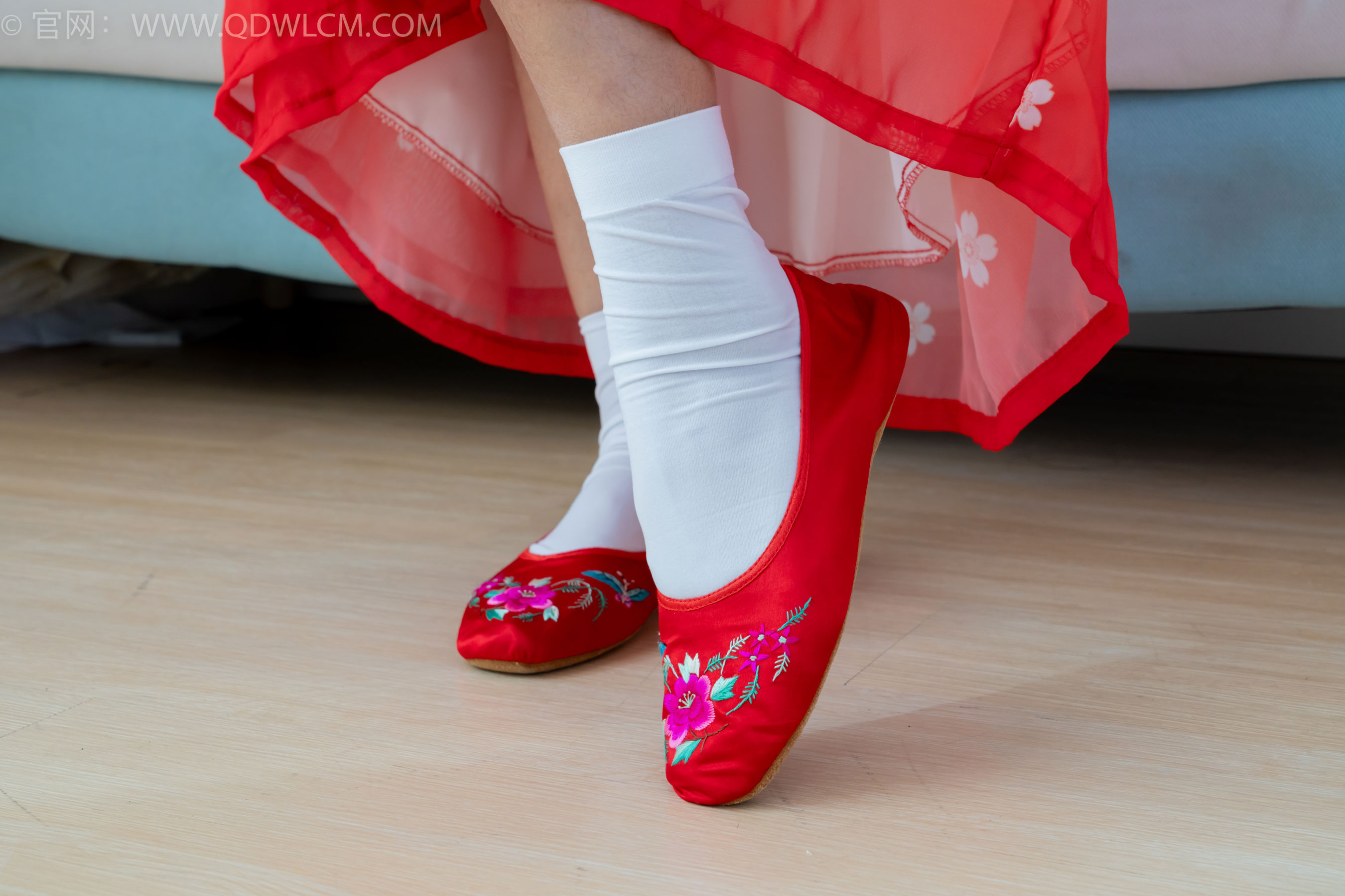 物恋传媒 No.2386 岚岚 - 布鞋、短白丝、红色船袜、汉服