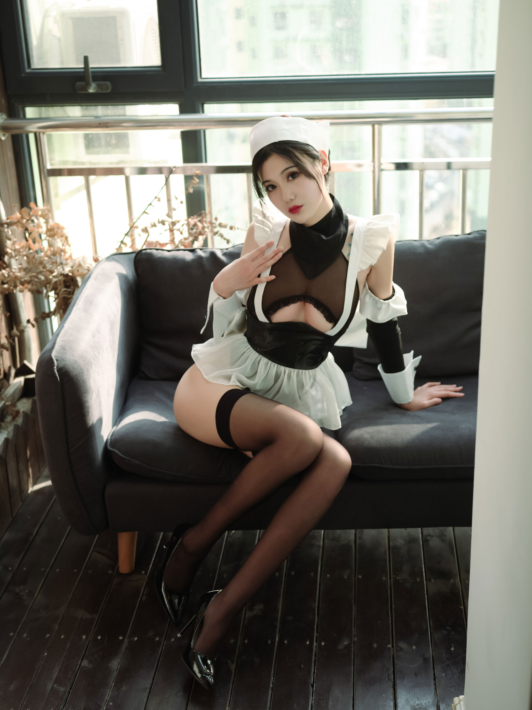 一米八的大梨子 - 吊带袜女仆