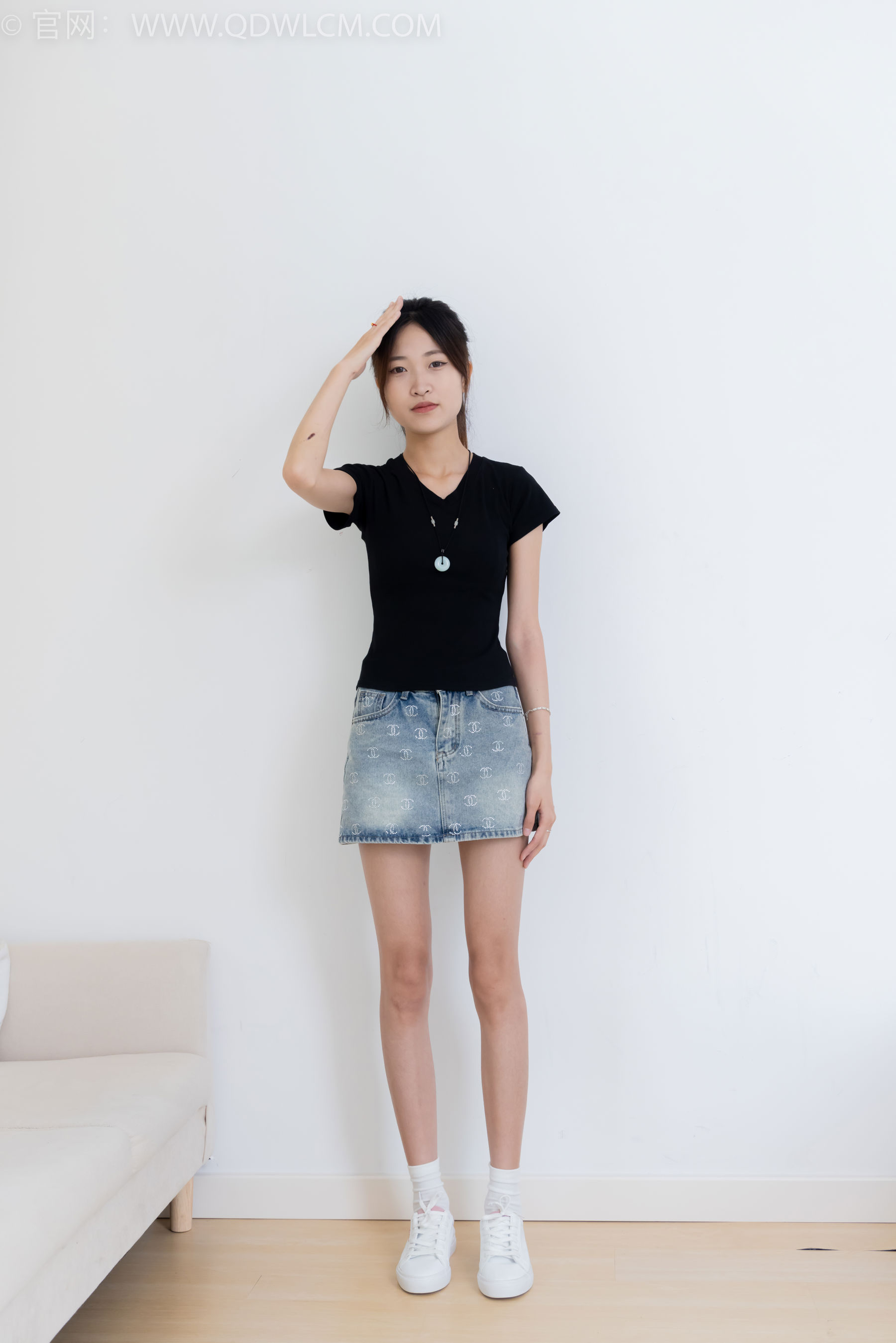 物恋传媒 No.2399 小夏 - 板鞋、白棉袜、裸足