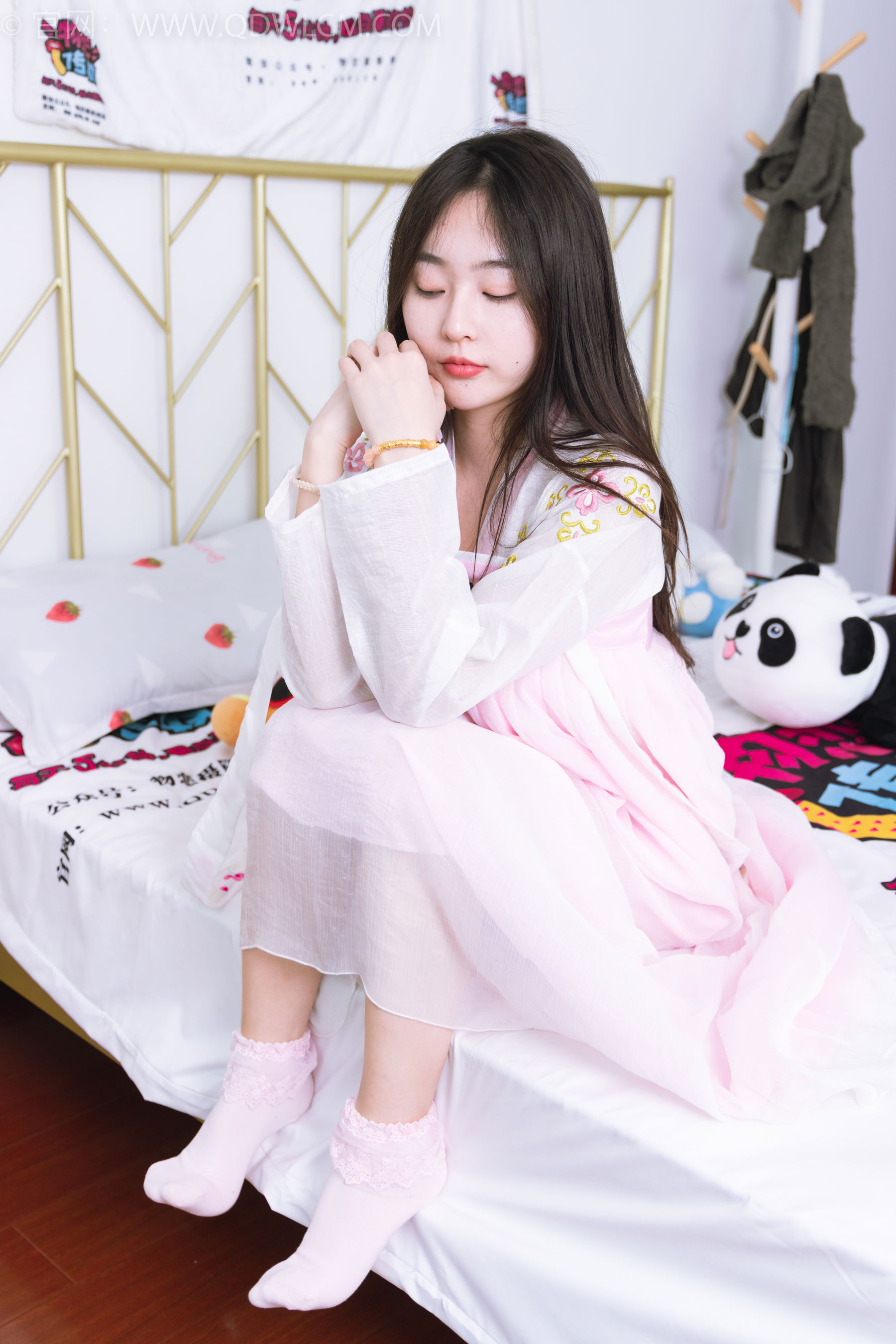 物恋传媒 No.2397 美兔 - 汉服、布鞋、粉色棉袜