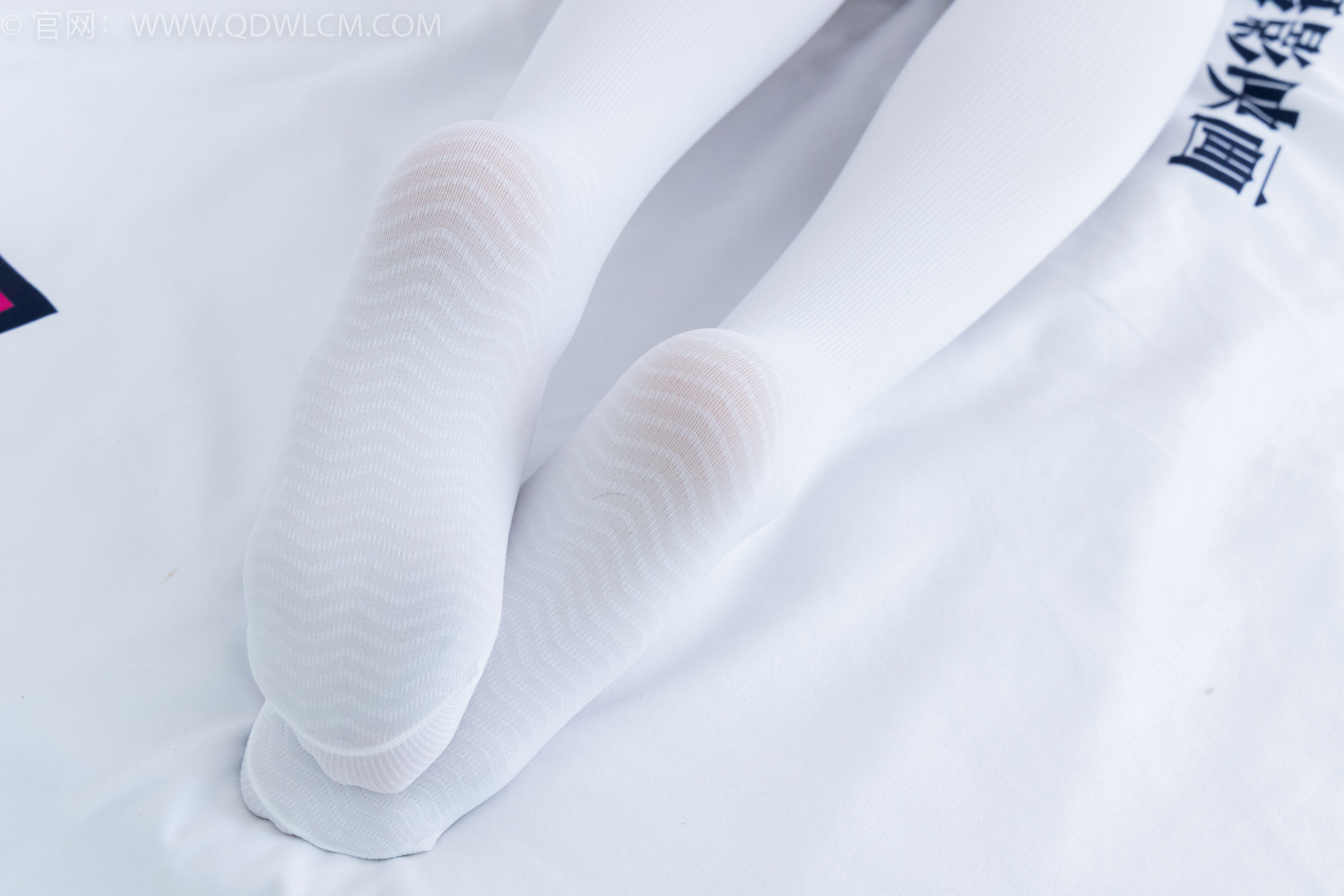 物恋传媒 No.2398 嘉木 - 帆布鞋、马丁靴、过膝白袜