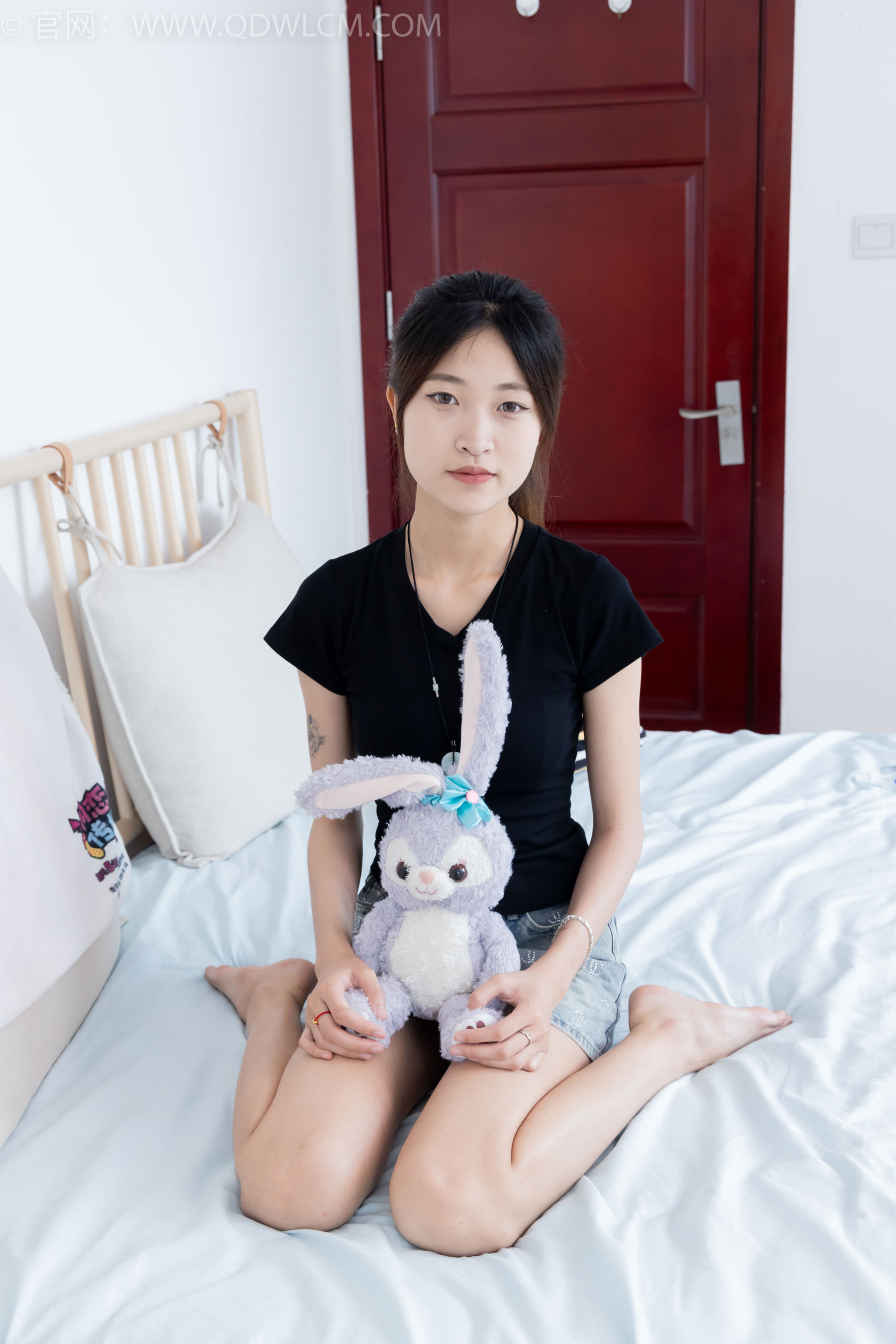 物恋传媒 No.2399 小夏 - 板鞋、白棉袜、裸足