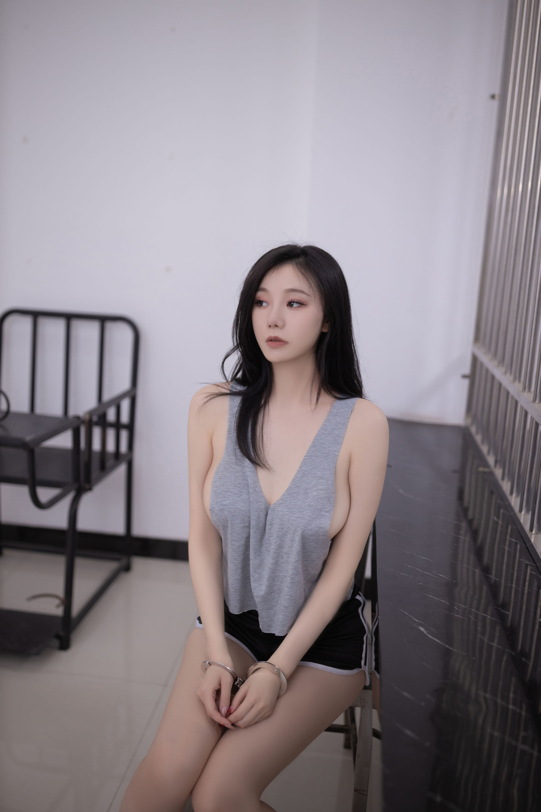 安然 - 女子审问室