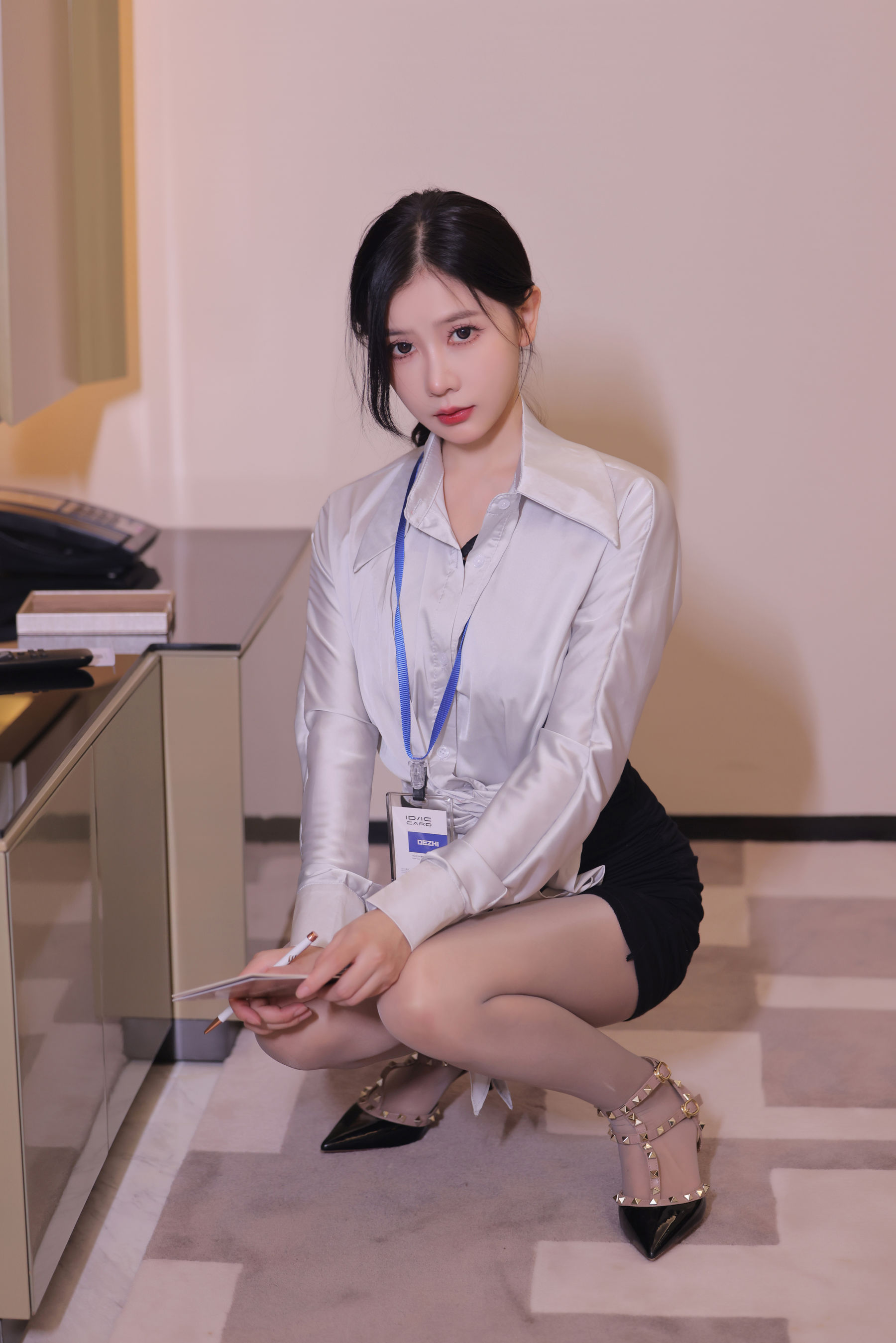尹甜甜 - 职业OL装
