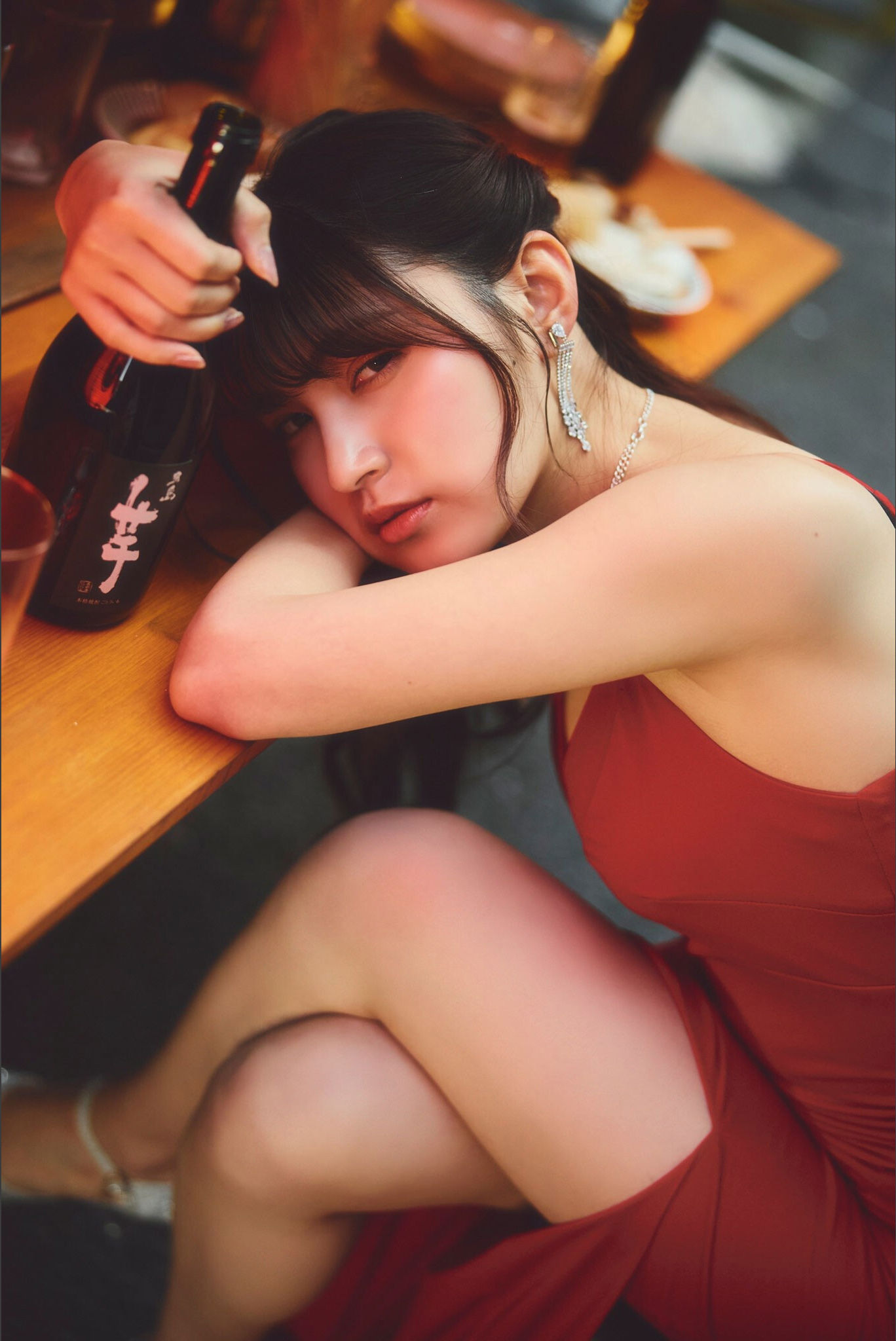 神志那結衣 - 赤いドレスを脱いだら