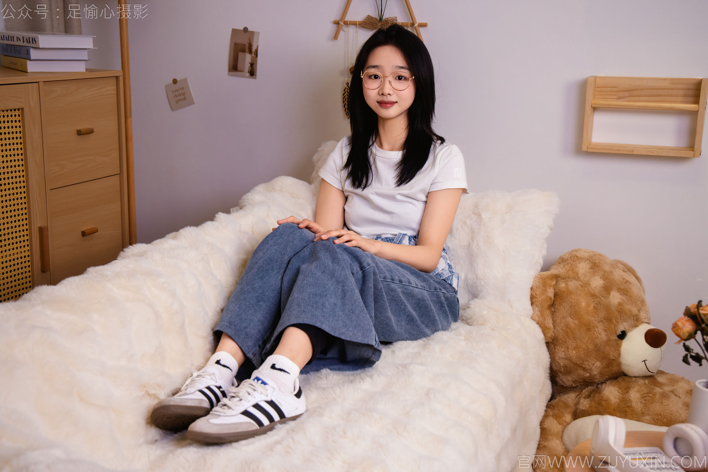 足愉心 No.027 奶芙 （搭配：白色T恤、牛仔长裤、德训鞋、白色棉袜、裸足）