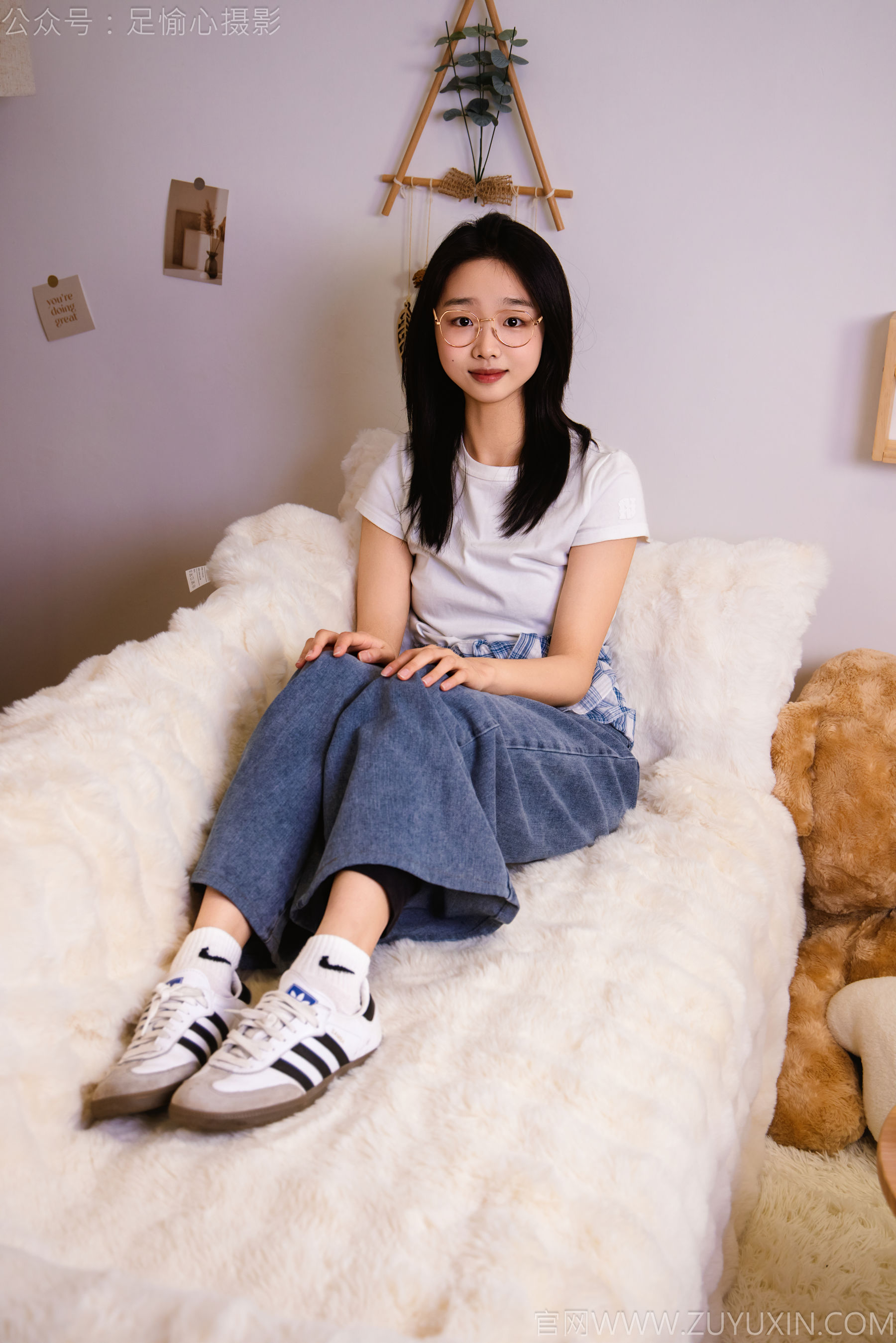 足愉心 No.027 奶芙 （搭配：白色T恤、牛仔长裤、德训鞋、白色棉袜、裸足）