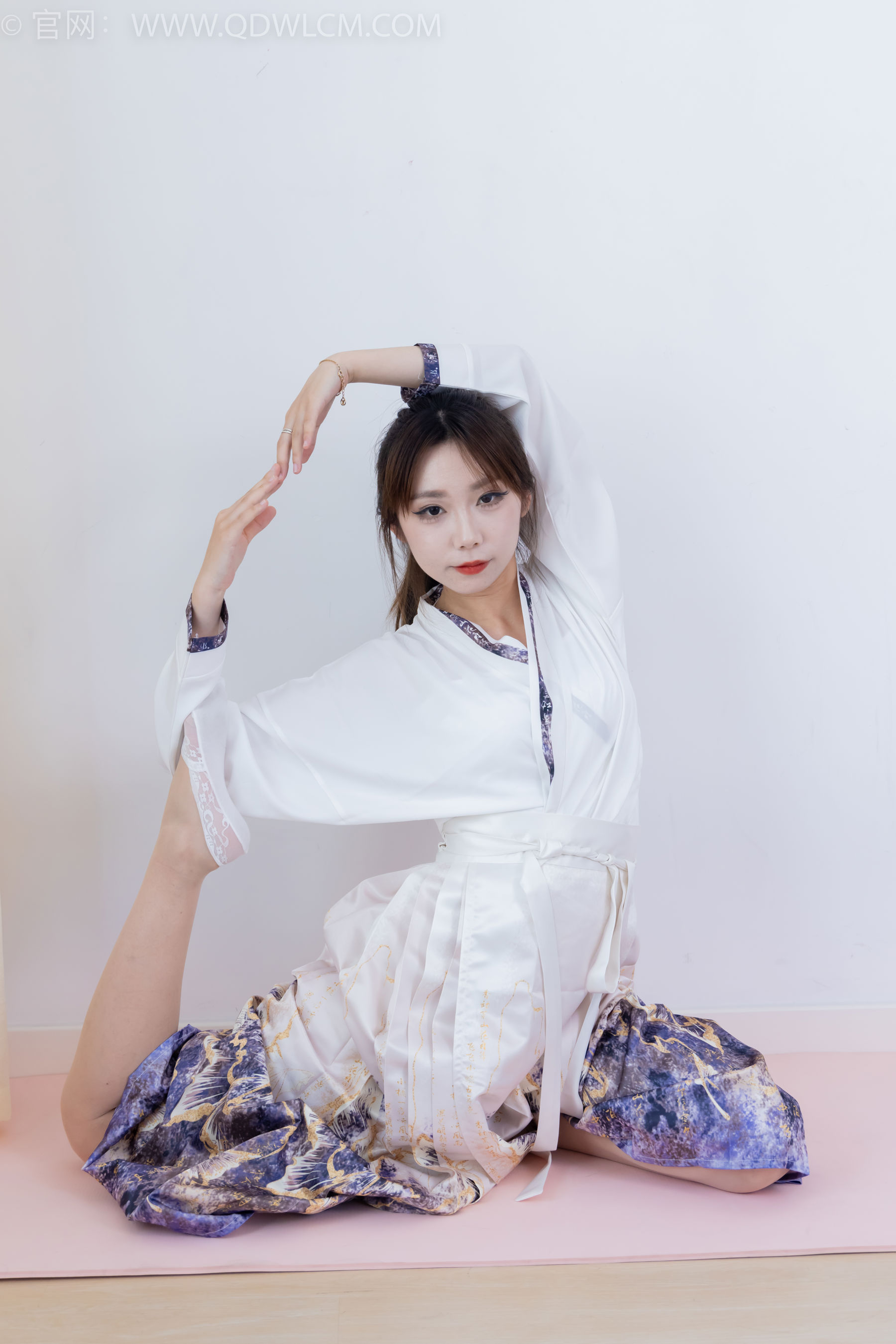 物恋传媒 No.2410 泡泡 - 汉服、平底鞋、白棉袜、白船袜、薄肉丝