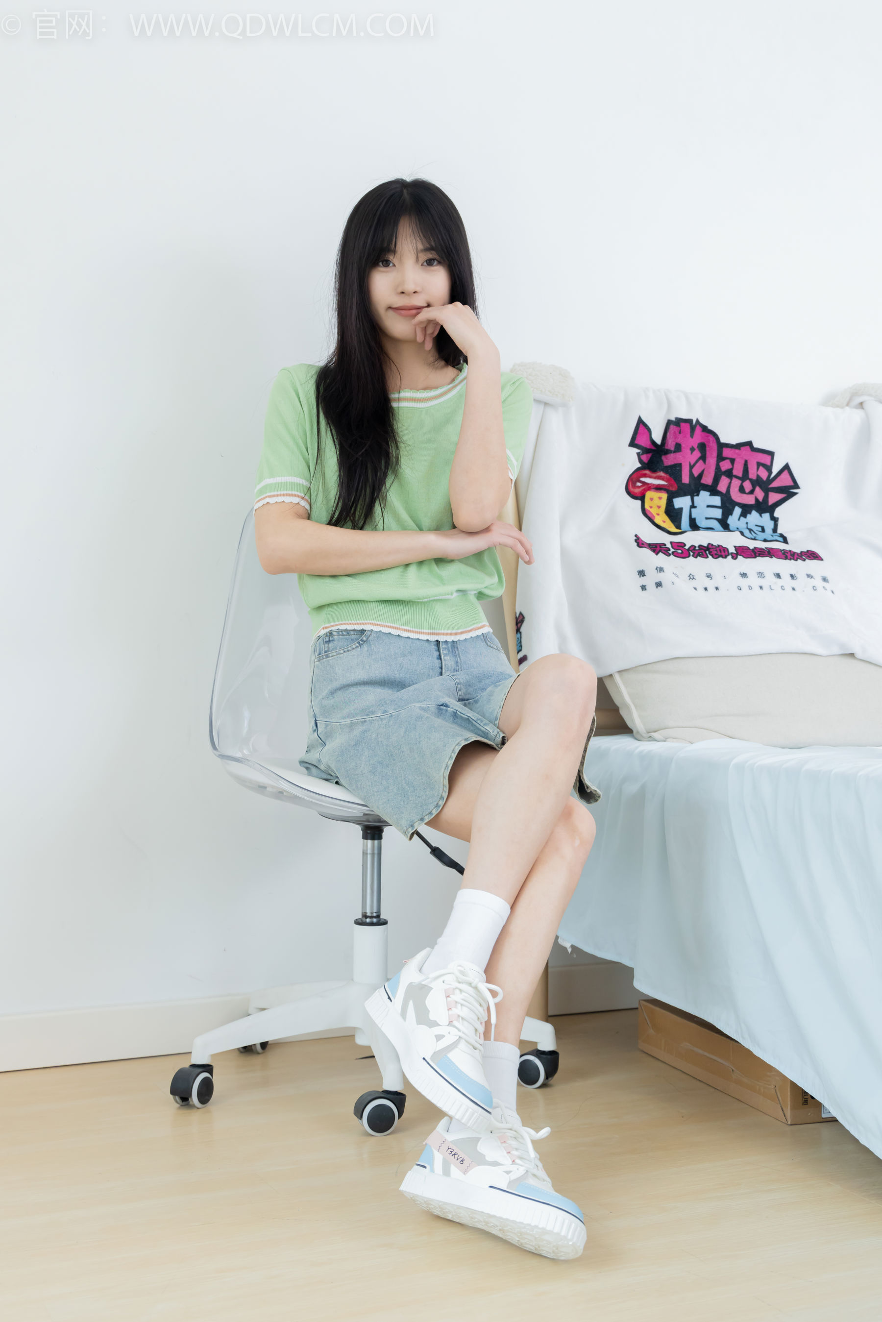 物恋传媒 No.2402 茯苓 - 板鞋、白棉袜、裸足