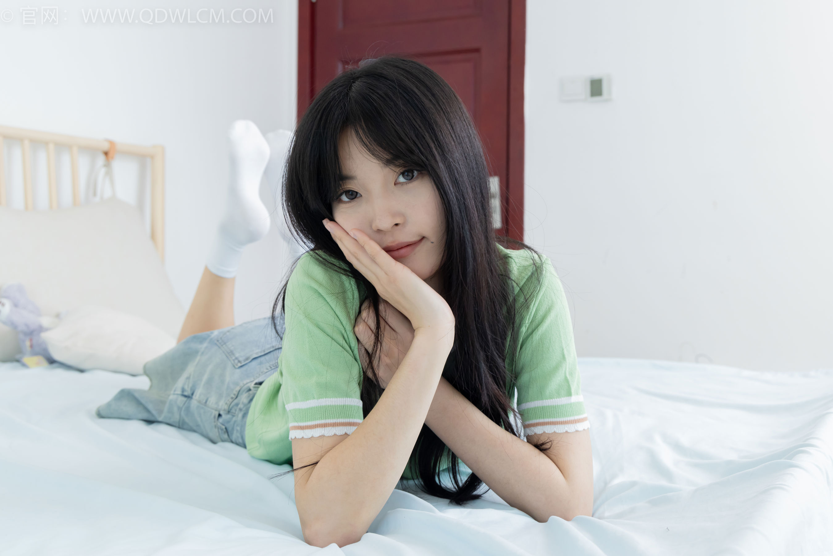 物恋传媒 No.2402 茯苓 - 板鞋、白棉袜、裸足