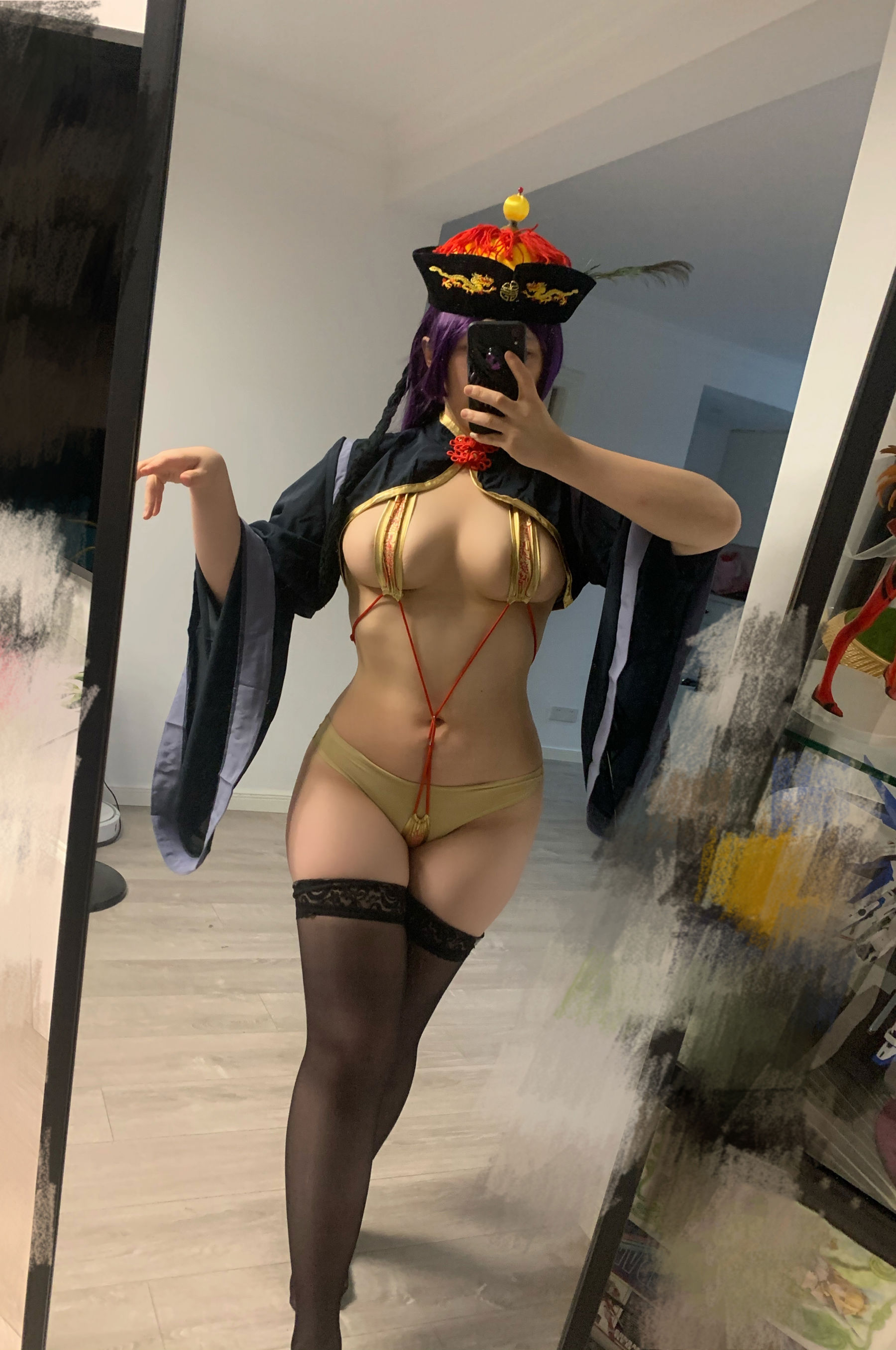 Zyra秋 - 奶光僵尸娘自拍