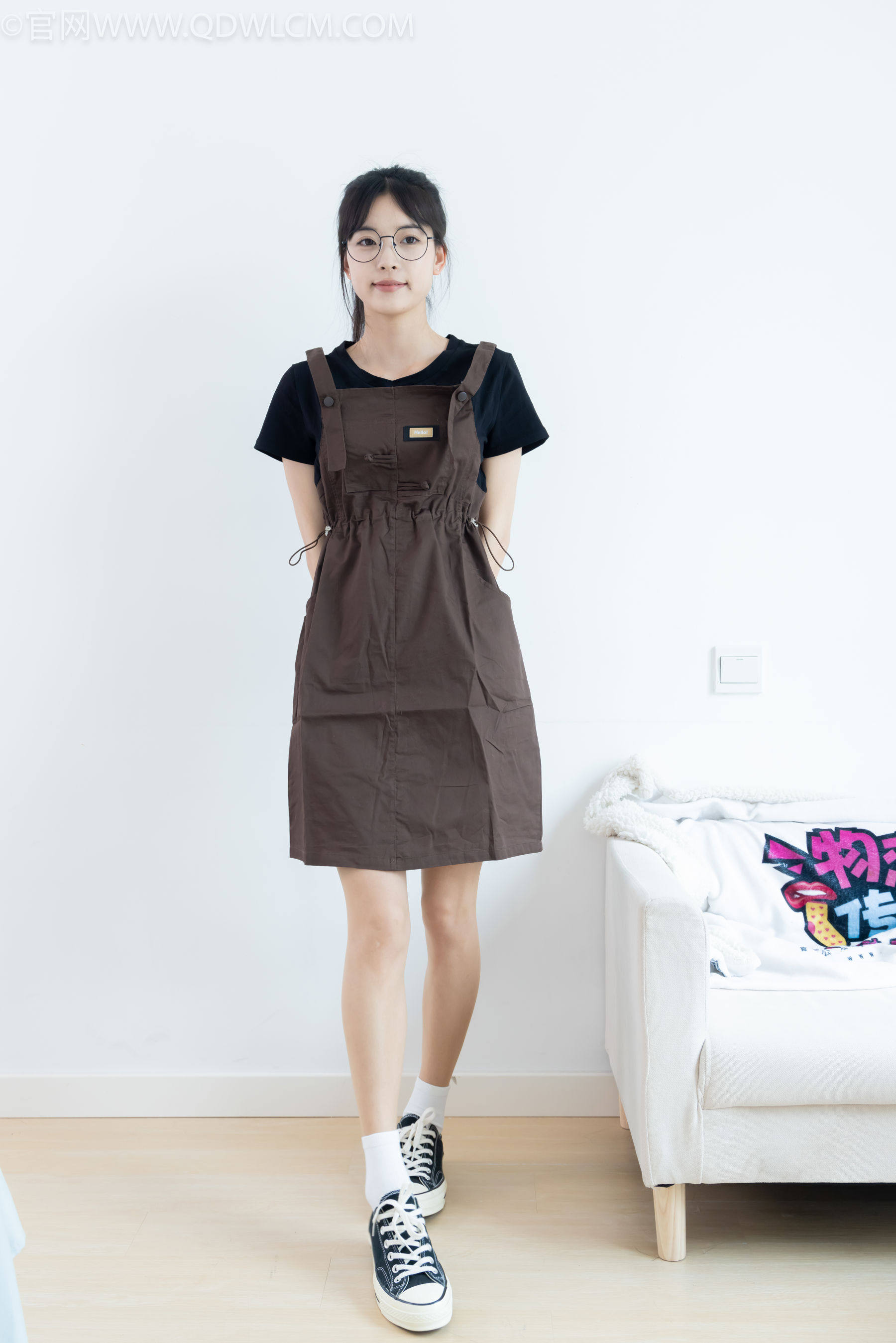 物恋传媒 No.2483 茯苓 - 帆布鞋、白棉袜、薄肉丝