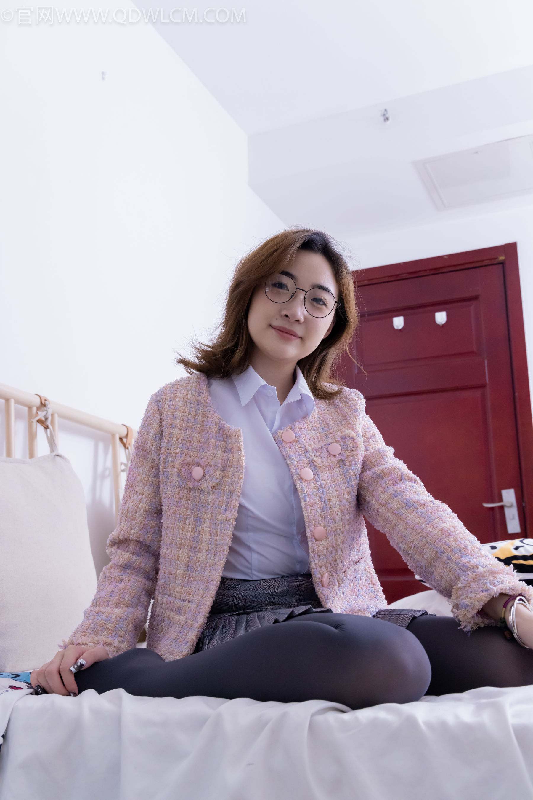 物恋传媒 No.2487 恬恬 - 高跟鞋、厚灰丝、老头乐挠脚剧情