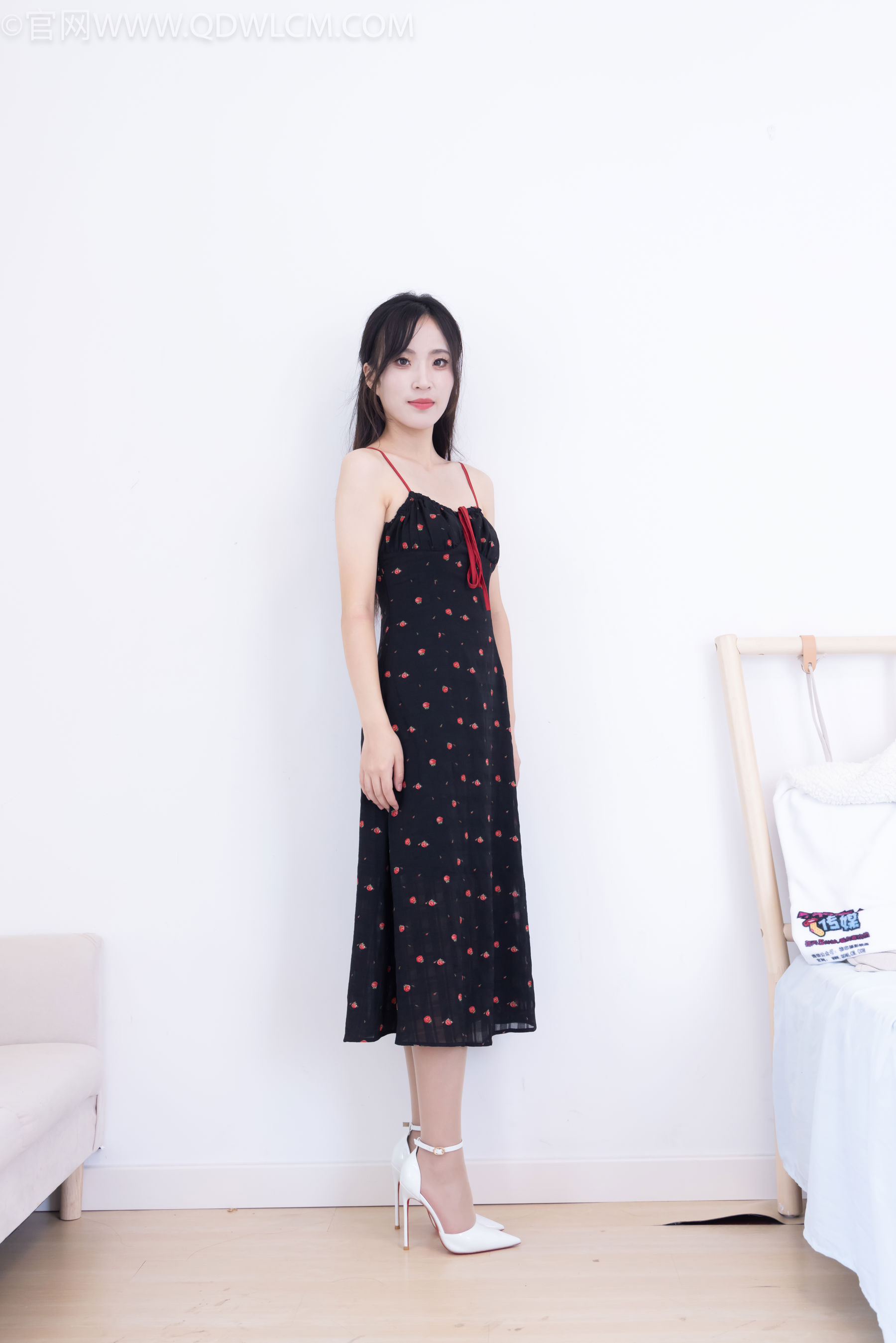 物恋传媒 No.2481 辣辣 - 高跟鞋、薄肉丝