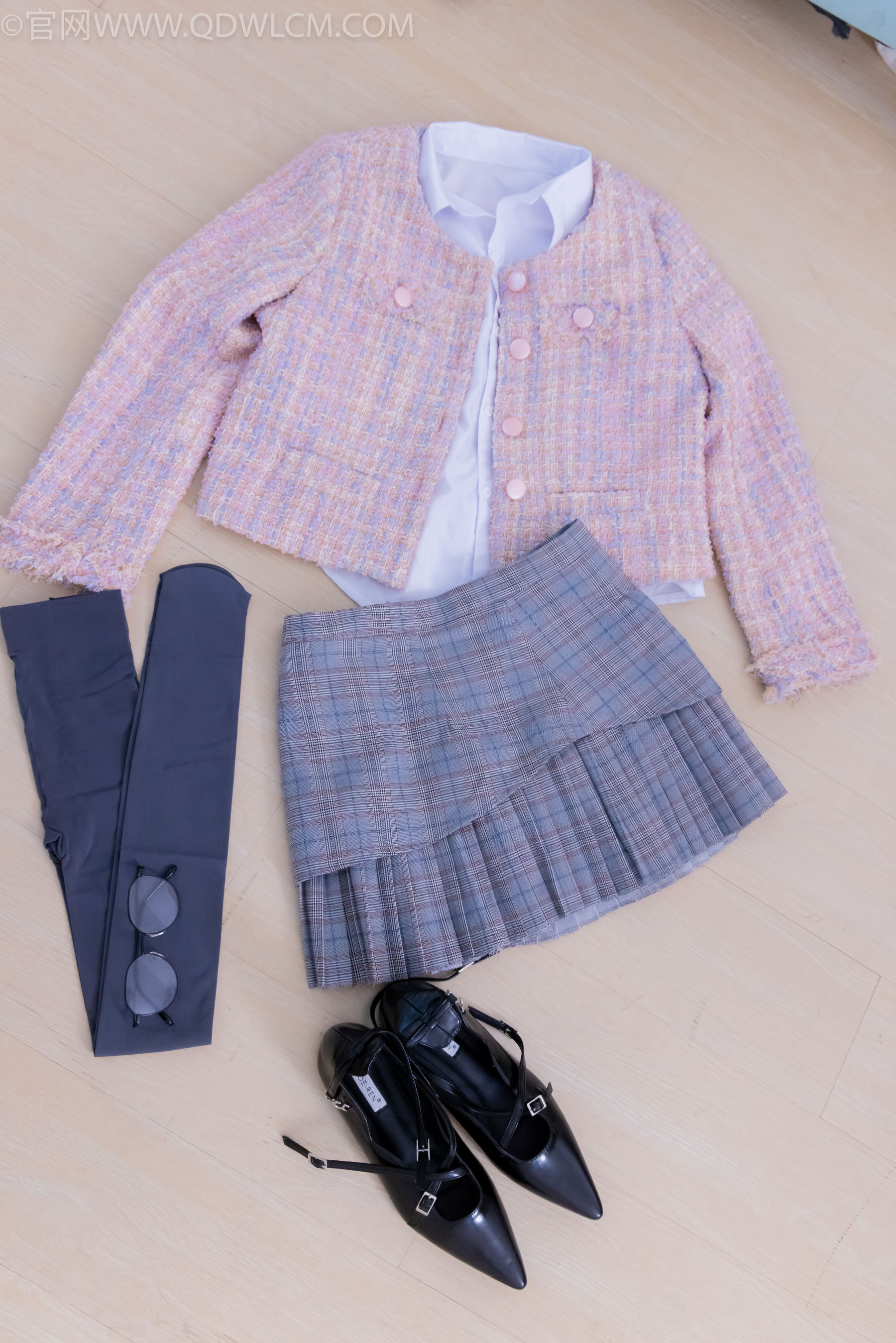 物恋传媒 No.2487 恬恬 - 高跟鞋、厚灰丝、老头乐挠脚剧情