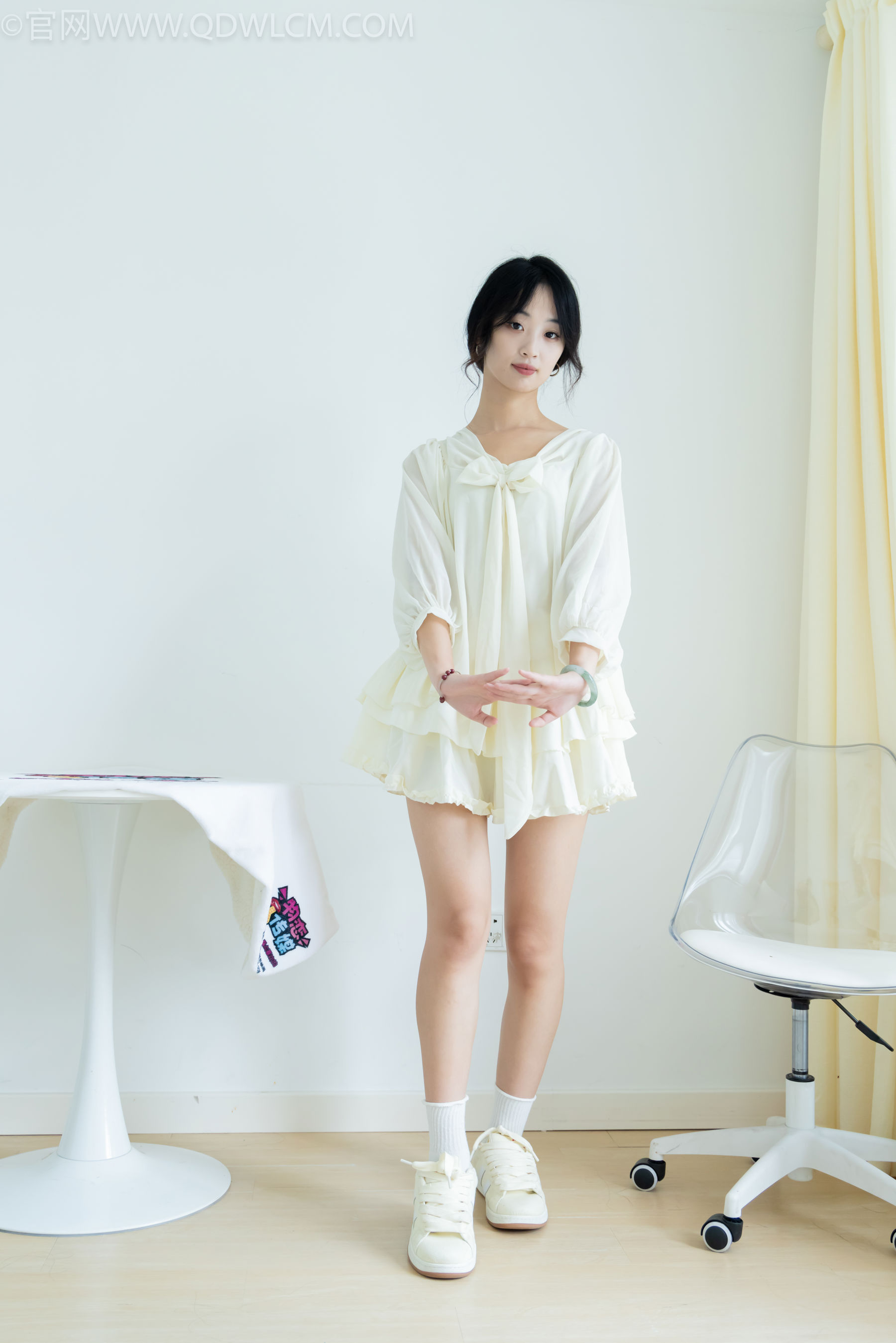 物恋传媒 No.2489 南南 - 板鞋、白棉袜、裸足