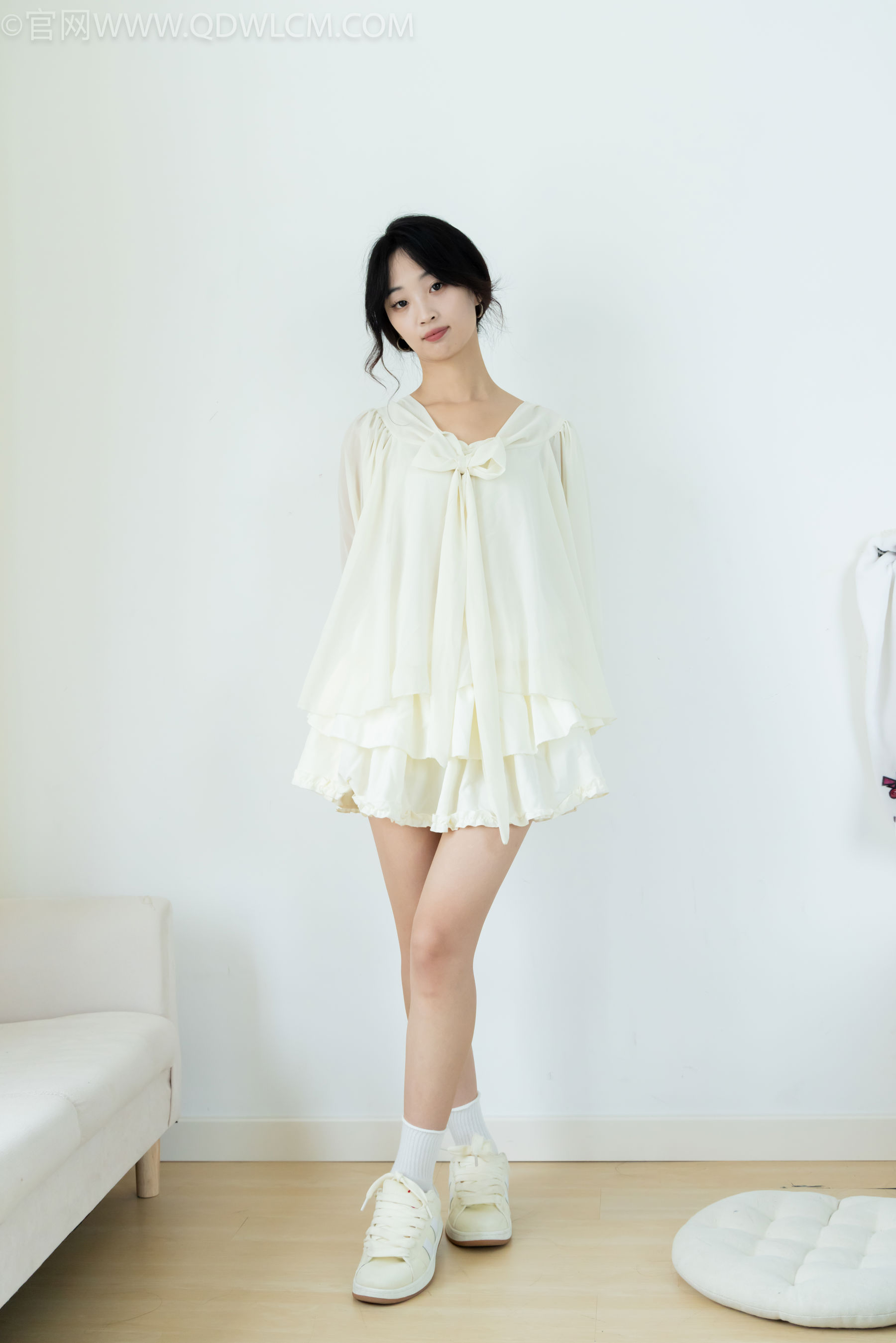 物恋传媒 No.2489 南南 - 板鞋、白棉袜、裸足