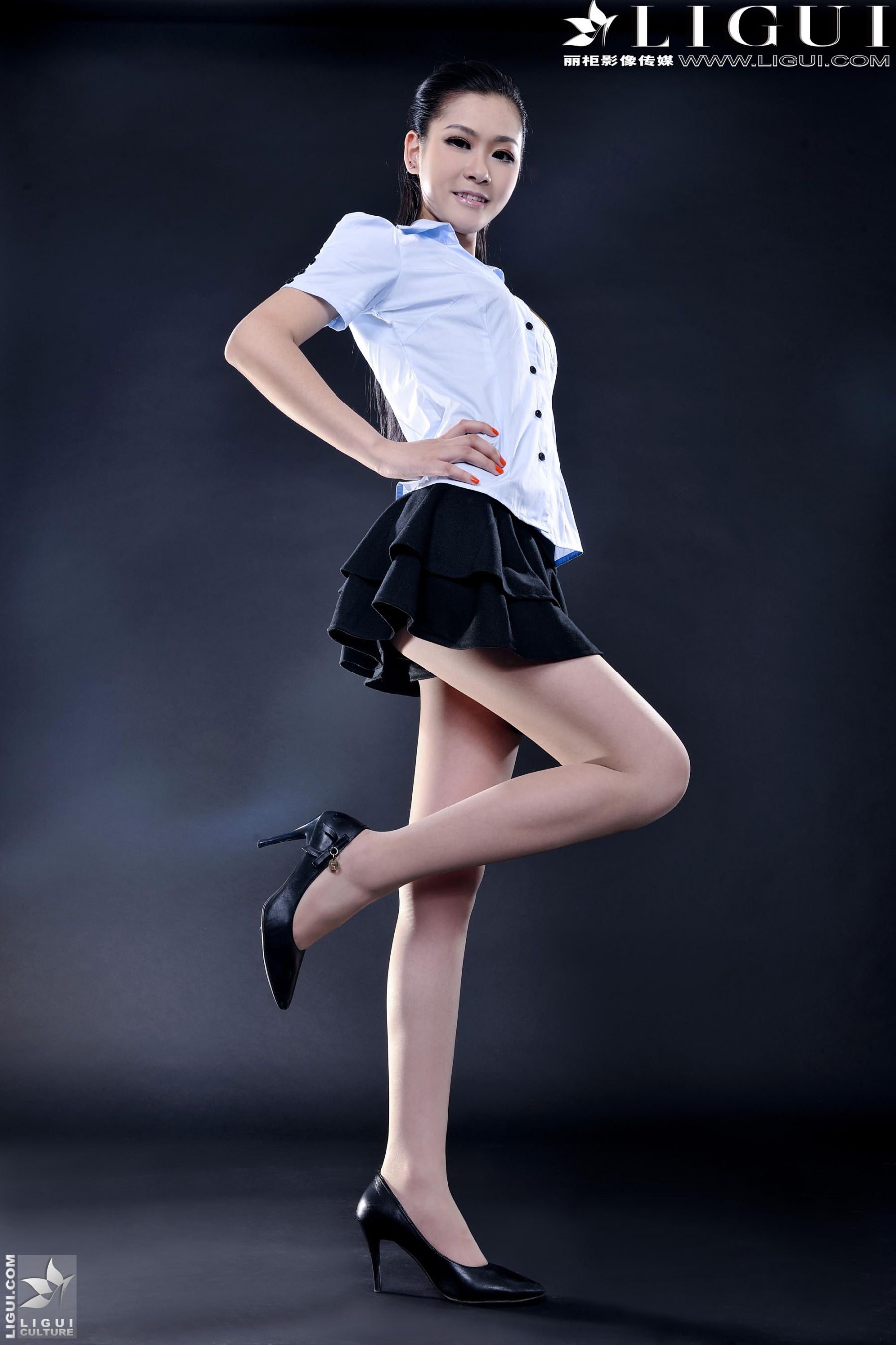 Model 凌凌《职业装制服丝足》上下合集  [丽柜LiGui] 美腿玉足写真图片
